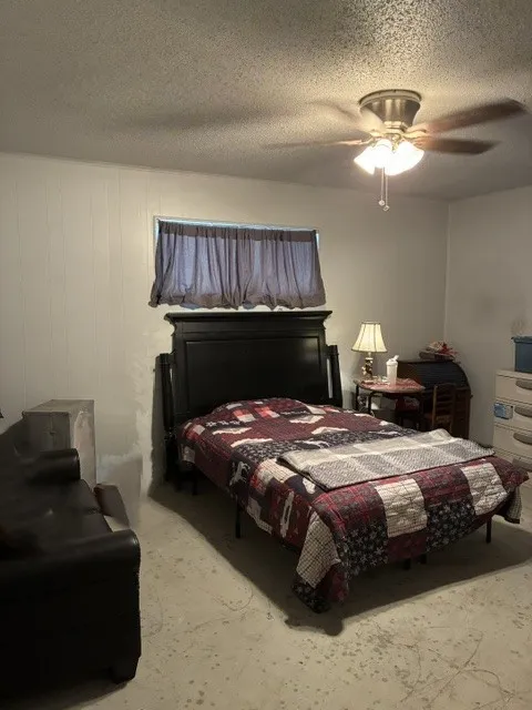 Single Family Residence For Sale in Henderson County , 14344 Jim Bowie, Log Cabin, Texas 75148, 3 Bedroom, 2 Bathroom, Garage spaces, 1,652 Sqft, built in 1973, mls#21386301, Real Estate Agent in Log Cabin, Homes For Sale in Henderson county, Homes For Sale in Log Cabin, Realtor in Log Cabin Texas, Real Estate Brokerage Independent Realty Texas, Luminita Cordes Realtor