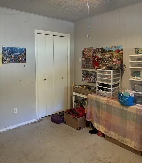 Single Family Residence For Sale in Henderson County , 14344 Jim Bowie, Log Cabin, Texas 75148, 3 Bedroom, 2 Bathroom, Garage spaces, 1,652 Sqft, built in 1973, mls#21386301, Real Estate Agent in Log Cabin, Homes For Sale in Henderson county, Homes For Sale in Log Cabin, Realtor in Log Cabin Texas, Real Estate Brokerage Independent Realty Texas, Luminita Cordes Realtor