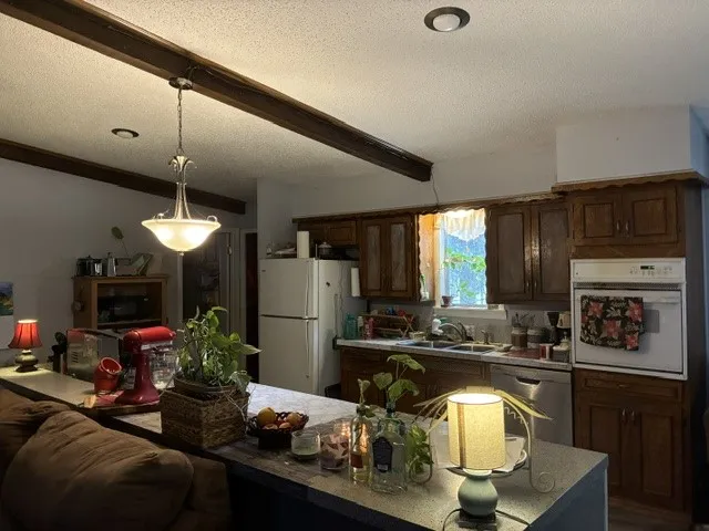 Single Family Residence For Sale in Henderson County , 14344 Jim Bowie, Log Cabin, Texas 75148, 3 Bedroom, 2 Bathroom, Garage spaces, 1,652 Sqft, built in 1973, mls#21386301, Real Estate Agent in Log Cabin, Homes For Sale in Henderson county, Homes For Sale in Log Cabin, Realtor in Log Cabin Texas, Real Estate Brokerage Independent Realty Texas, Luminita Cordes Realtor