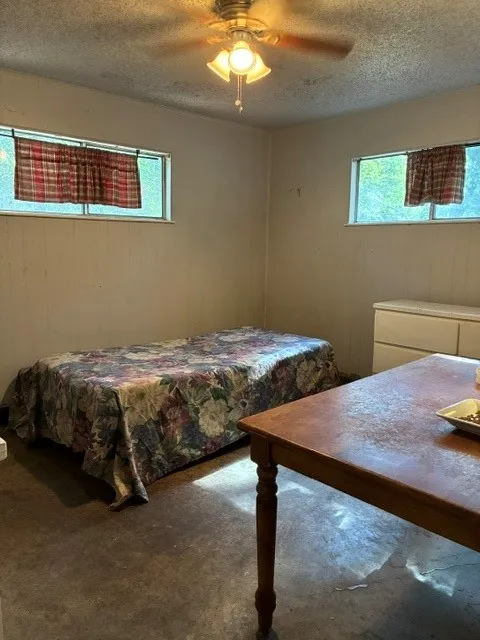 Single Family Residence For Sale in Henderson County , 14344 Jim Bowie, Log Cabin, Texas 75148, 3 Bedroom, 2 Bathroom, Garage spaces, 1,652 Sqft, built in 1973, mls#21386301, Real Estate Agent in Log Cabin, Homes For Sale in Henderson county, Homes For Sale in Log Cabin, Realtor in Log Cabin Texas, Real Estate Brokerage Independent Realty Texas, Luminita Cordes Realtor