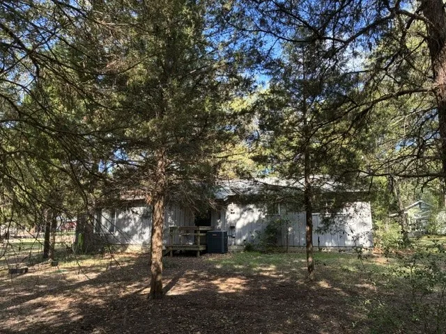 Single Family Residence For Sale in Henderson County , 14344 Jim Bowie, Log Cabin, Texas 75148, 3 Bedroom, 2 Bathroom, Garage spaces, 1,652 Sqft, built in 1973, mls#21386301, Real Estate Agent in Log Cabin, Homes For Sale in Henderson county, Homes For Sale in Log Cabin, Realtor in Log Cabin Texas, Real Estate Brokerage Independent Realty Texas, Luminita Cordes Realtor