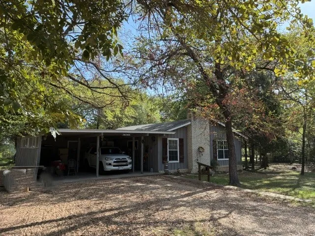 Single Family Residence For Sale in Henderson County , 14344 Jim Bowie, Log Cabin, Texas 75148, 3 Bedroom, 2 Bathroom, Garage spaces, 1,652 Sqft, built in 1973, mls#21386301, Real Estate Agent in Log Cabin, Homes For Sale in Henderson county, Homes For Sale in Log Cabin, Realtor in Log Cabin Texas, Real Estate Brokerage Independent Realty Texas, Luminita Cordes Realtor