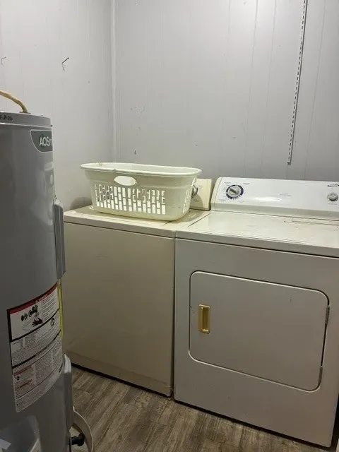 Single Family Residence For Sale in Henderson County , 14344 Jim Bowie, Log Cabin, Texas 75148, 3 Bedroom, 2 Bathroom, Garage spaces, 1,652 Sqft, built in 1973, mls#21386301, Real Estate Agent in Log Cabin, Homes For Sale in Henderson county, Homes For Sale in Log Cabin, Realtor in Log Cabin Texas, Real Estate Brokerage Independent Realty Texas, Luminita Cordes Realtor
