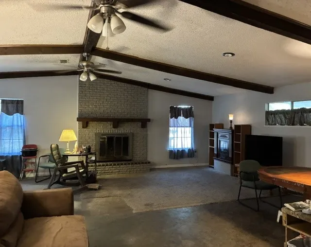 Single Family Residence For Sale in Henderson County , 14344 Jim Bowie, Log Cabin, Texas 75148, 3 Bedroom, 2 Bathroom, Garage spaces, 1,652 Sqft, built in 1973, mls#21386301, Real Estate Agent in Log Cabin, Homes For Sale in Henderson county, Homes For Sale in Log Cabin, Realtor in Log Cabin Texas, Real Estate Brokerage Independent Realty Texas, Luminita Cordes Realtor