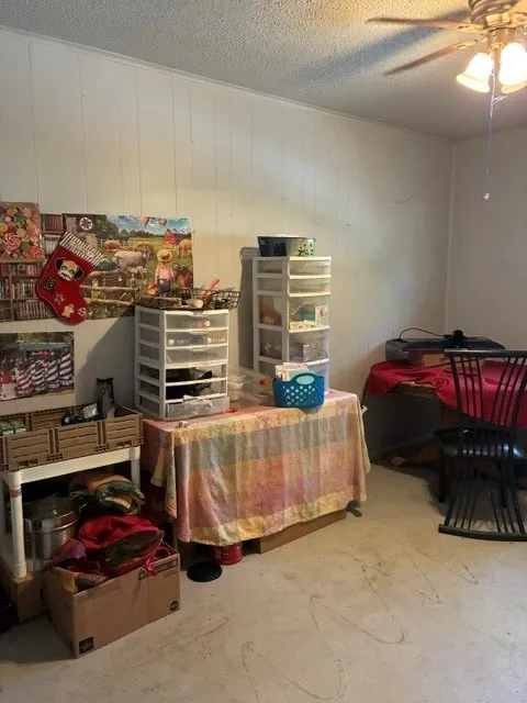 Single Family Residence For Sale in Henderson County , 14344 Jim Bowie, Log Cabin, Texas 75148, 3 Bedroom, 2 Bathroom, Garage spaces, 1,652 Sqft, built in 1973, mls#21386301, Real Estate Agent in Log Cabin, Homes For Sale in Henderson county, Homes For Sale in Log Cabin, Realtor in Log Cabin Texas, Real Estate Brokerage Independent Realty Texas, Luminita Cordes Realtor