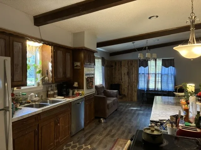Single Family Residence For Sale in Henderson County , 14344 Jim Bowie, Log Cabin, Texas 75148, 3 Bedroom, 2 Bathroom, Garage spaces, 1,652 Sqft, built in 1973, mls#21386301, Real Estate Agent in Log Cabin, Homes For Sale in Henderson county, Homes For Sale in Log Cabin, Realtor in Log Cabin Texas, Real Estate Brokerage Independent Realty Texas, Luminita Cordes Realtor