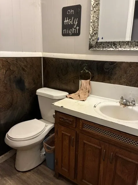 Single Family Residence For Sale in Henderson County , 14344 Jim Bowie, Log Cabin, Texas 75148, 3 Bedroom, 2 Bathroom, Garage spaces, 1,652 Sqft, built in 1973, mls#21386301, Real Estate Agent in Log Cabin, Homes For Sale in Henderson county, Homes For Sale in Log Cabin, Realtor in Log Cabin Texas, Real Estate Brokerage Independent Realty Texas, Luminita Cordes Realtor