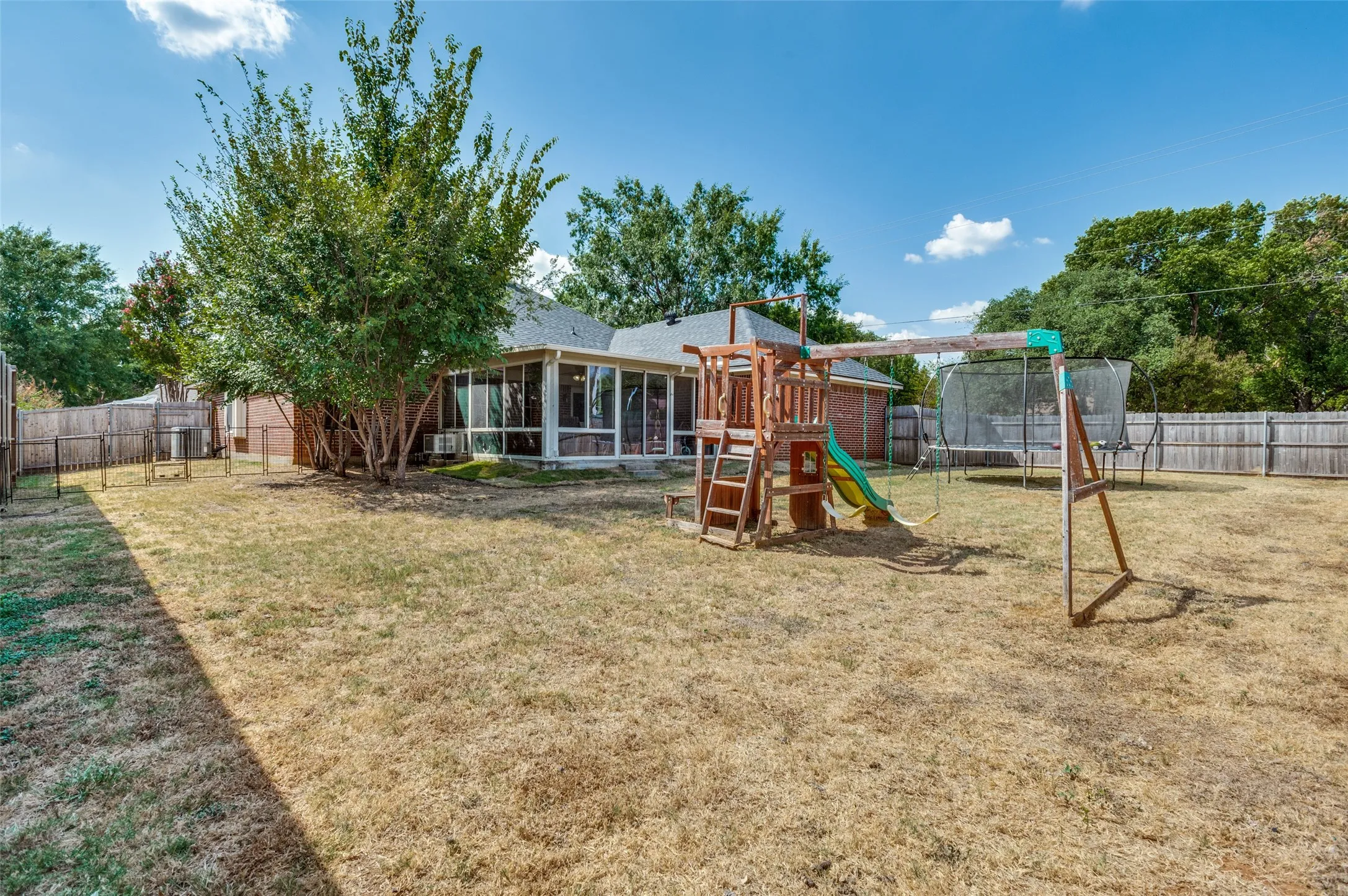 Single Family Residence For Sale in Denton County , 701 Carlisle Court, Lake Dallas, Texas 75065, 3 Bedroom, 2 Bathroom, 2 Garage spaces, 2,265 Sqft, built in 1998, mls#21386302, Real Estate Agent in Lake Dallas, Homes For Sale in Denton county, Homes For Sale in Lake Dallas, Realtor in Lake Dallas Texas, Real Estate Brokerage Independent Realty Texas, Luminita Cordes Realtor