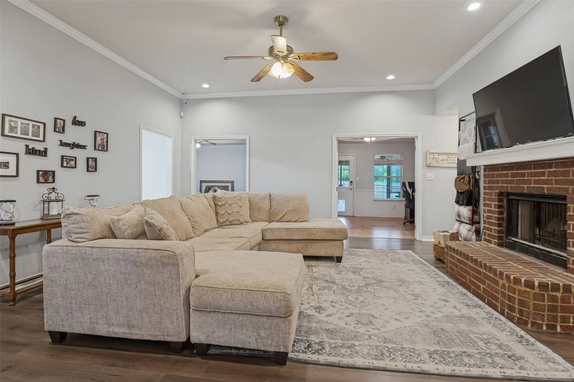 Single Family Residence For Sale in Denton County , 701 Carlisle Court, Lake Dallas, Texas 75065, 3 Bedroom, 2 Bathroom, 2 Garage spaces, 2,265 Sqft, built in 1998, mls#21386302, Real Estate Agent in Lake Dallas, Homes For Sale in Denton county, Homes For Sale in Lake Dallas, Realtor in Lake Dallas Texas, Real Estate Brokerage Independent Realty Texas, Luminita Cordes Realtor
