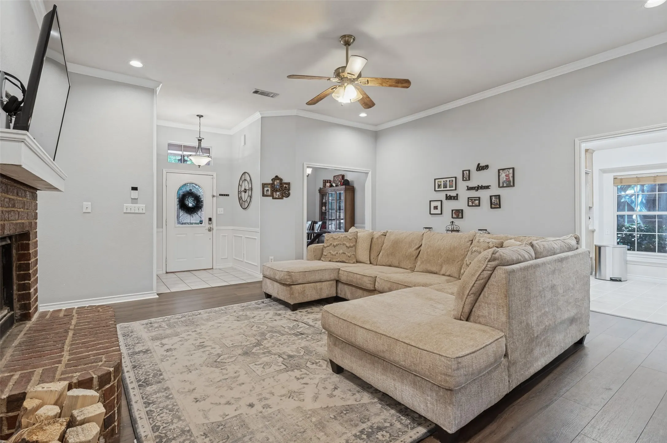 Single Family Residence For Sale in Denton County , 701 Carlisle Court, Lake Dallas, Texas 75065, 3 Bedroom, 2 Bathroom, 2 Garage spaces, 2,265 Sqft, built in 1998, mls#21386302, Real Estate Agent in Lake Dallas, Homes For Sale in Denton county, Homes For Sale in Lake Dallas, Realtor in Lake Dallas Texas, Real Estate Brokerage Independent Realty Texas, Luminita Cordes Realtor