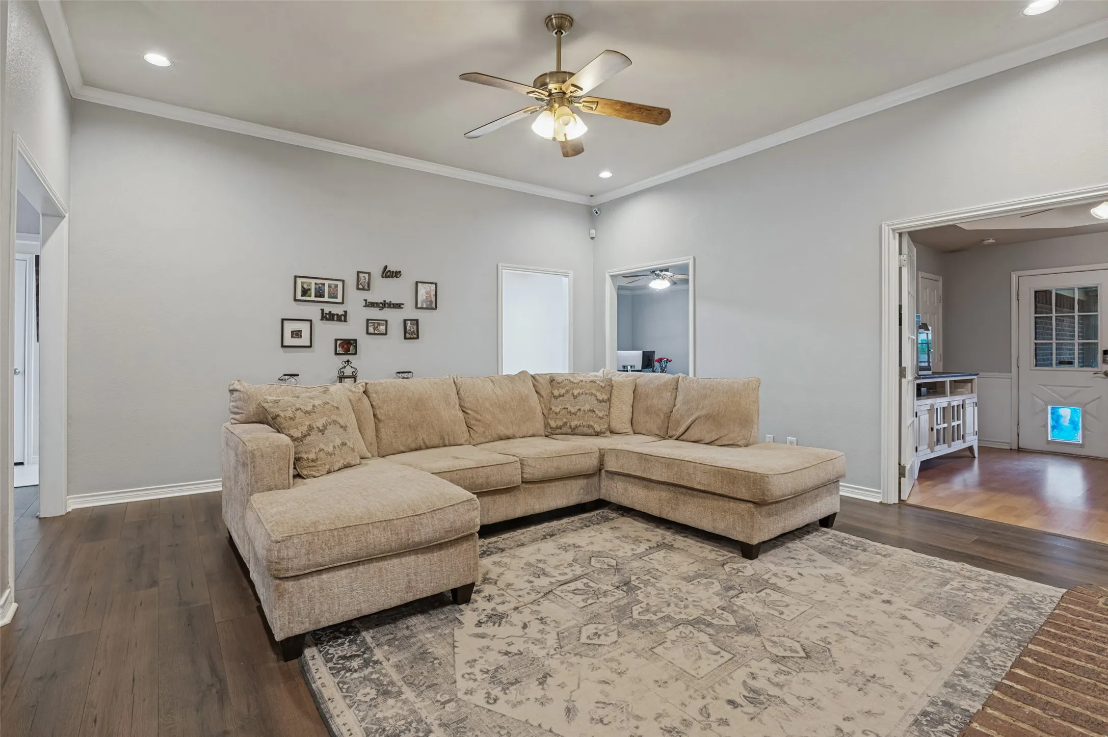 Single Family Residence For Sale in Denton County , 701 Carlisle Court, Lake Dallas, Texas 75065, 3 Bedroom, 2 Bathroom, 2 Garage spaces, 2,265 Sqft, built in 1998, mls#21386302, Real Estate Agent in Lake Dallas, Homes For Sale in Denton county, Homes For Sale in Lake Dallas, Realtor in Lake Dallas Texas, Real Estate Brokerage Independent Realty Texas, Luminita Cordes Realtor