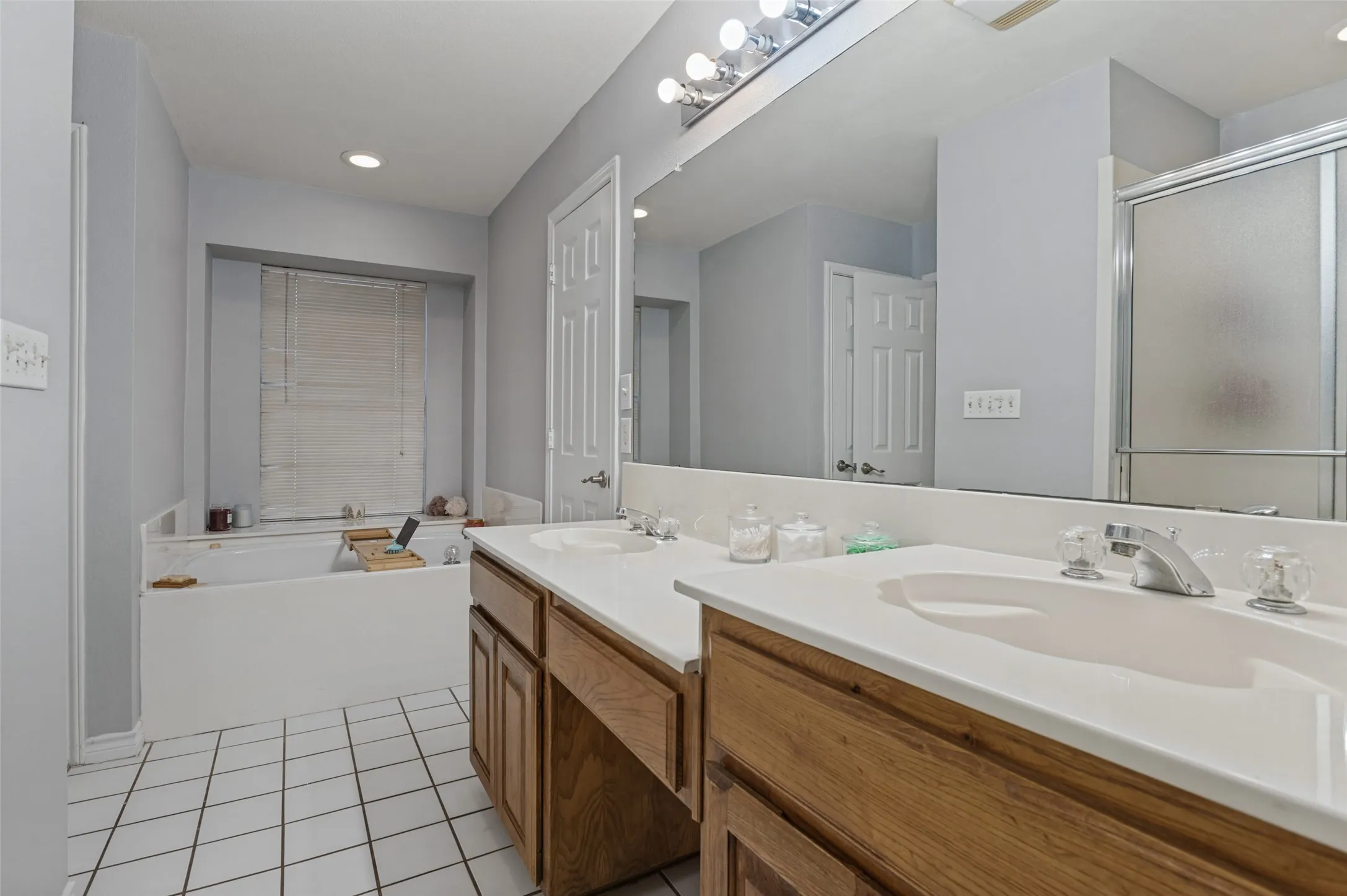 Single Family Residence For Sale in Denton County , 701 Carlisle Court, Lake Dallas, Texas 75065, 3 Bedroom, 2 Bathroom, 2 Garage spaces, 2,265 Sqft, built in 1998, mls#21386302, Real Estate Agent in Lake Dallas, Homes For Sale in Denton county, Homes For Sale in Lake Dallas, Realtor in Lake Dallas Texas, Real Estate Brokerage Independent Realty Texas, Luminita Cordes Realtor
