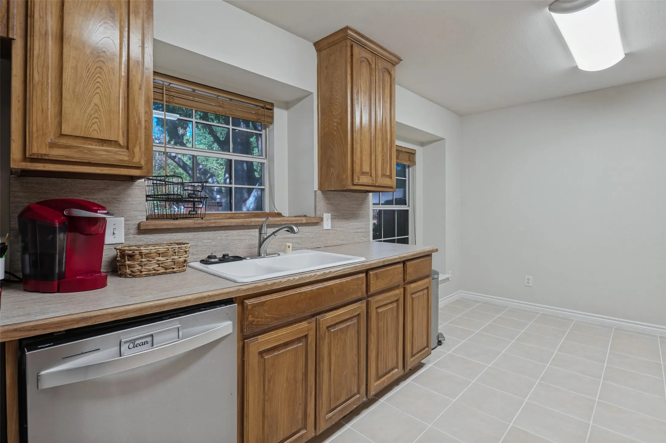 Single Family Residence For Sale in Denton County , 701 Carlisle Court, Lake Dallas, Texas 75065, 3 Bedroom, 2 Bathroom, 2 Garage spaces, 2,265 Sqft, built in 1998, mls#21386302, Real Estate Agent in Lake Dallas, Homes For Sale in Denton county, Homes For Sale in Lake Dallas, Realtor in Lake Dallas Texas, Real Estate Brokerage Independent Realty Texas, Luminita Cordes Realtor