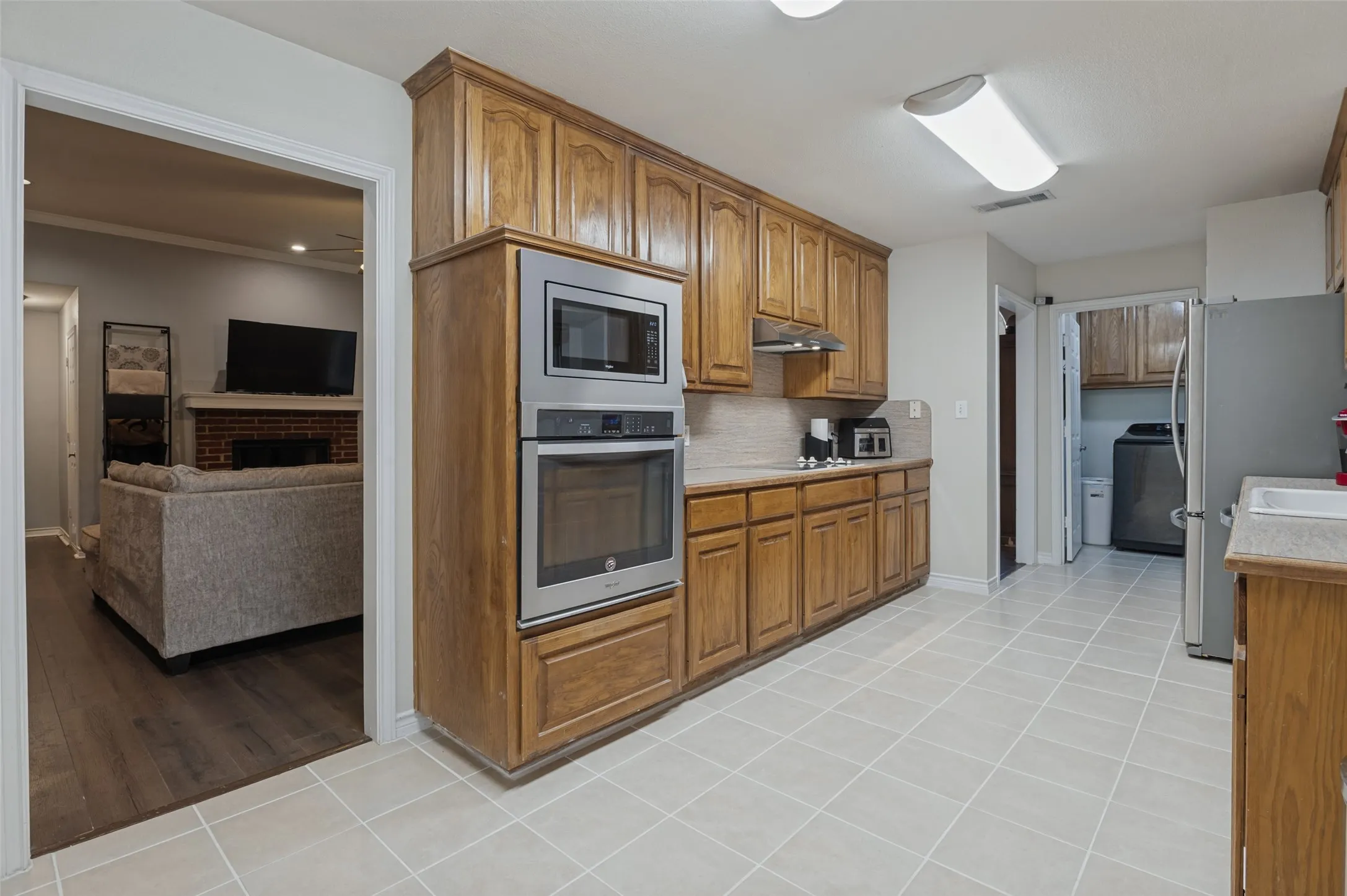 Single Family Residence For Sale in Denton County , 701 Carlisle Court, Lake Dallas, Texas 75065, 3 Bedroom, 2 Bathroom, 2 Garage spaces, 2,265 Sqft, built in 1998, mls#21386302, Real Estate Agent in Lake Dallas, Homes For Sale in Denton county, Homes For Sale in Lake Dallas, Realtor in Lake Dallas Texas, Real Estate Brokerage Independent Realty Texas, Luminita Cordes Realtor
