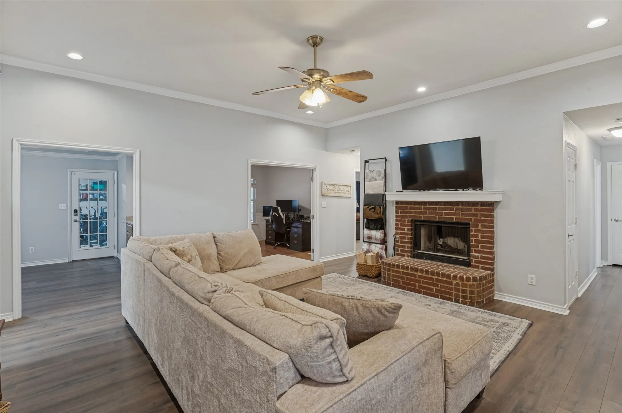 Single Family Residence For Sale in Denton County , 701 Carlisle Court, Lake Dallas, Texas 75065, 3 Bedroom, 2 Bathroom, 2 Garage spaces, 2,265 Sqft, built in 1998, mls#21386302, Real Estate Agent in Lake Dallas, Homes For Sale in Denton county, Homes For Sale in Lake Dallas, Realtor in Lake Dallas Texas, Real Estate Brokerage Independent Realty Texas, Luminita Cordes Realtor