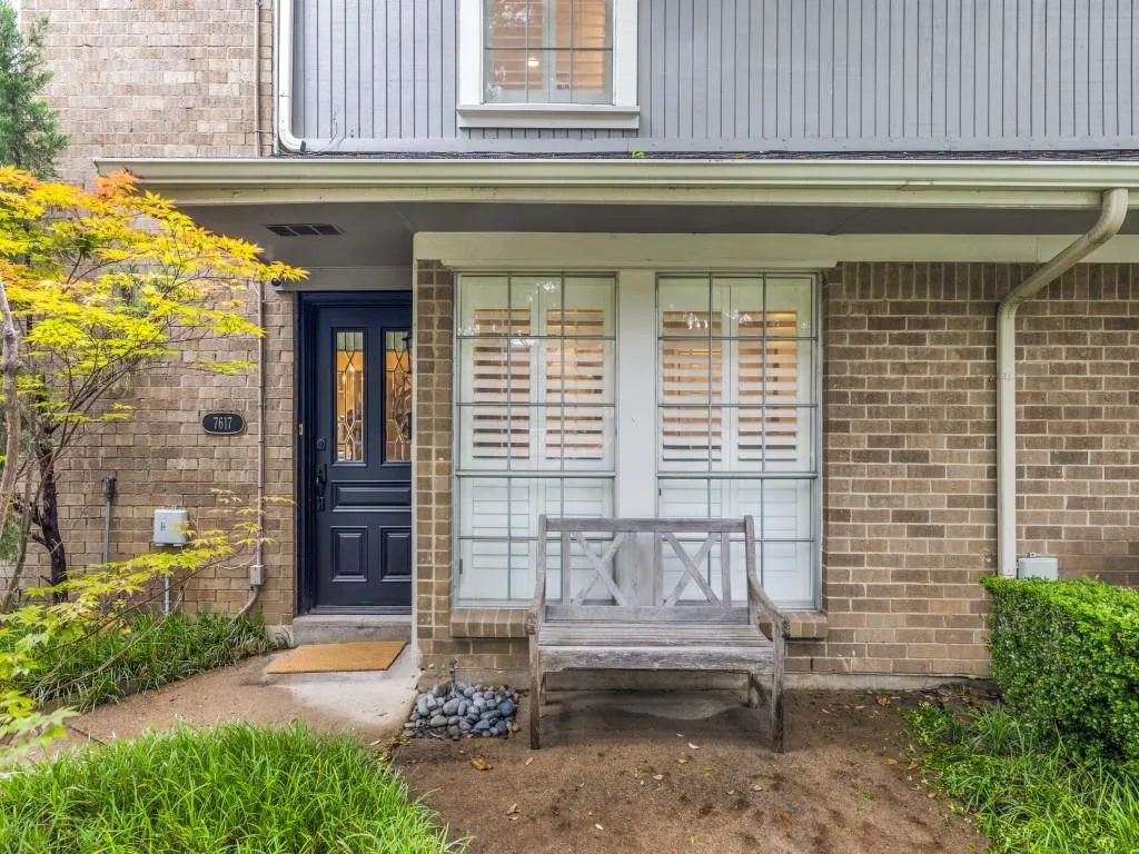 Condominium For Rent in Dallas County , 7617 Riverbrook Drive, Dallas, Texas 75230, 3 Bedroom, 3 Bathroom, Garage spaces, 1,630 Sqft, built in 1969, mls#21385474, Real Estate Agent in Dallas, Homes For Rent in Dallas county, Homes For Rent in Dallas, Realtor in Dallas Texas, Real Estate Brokerage Independent Realty Texas, Luminita Cordes Realtor