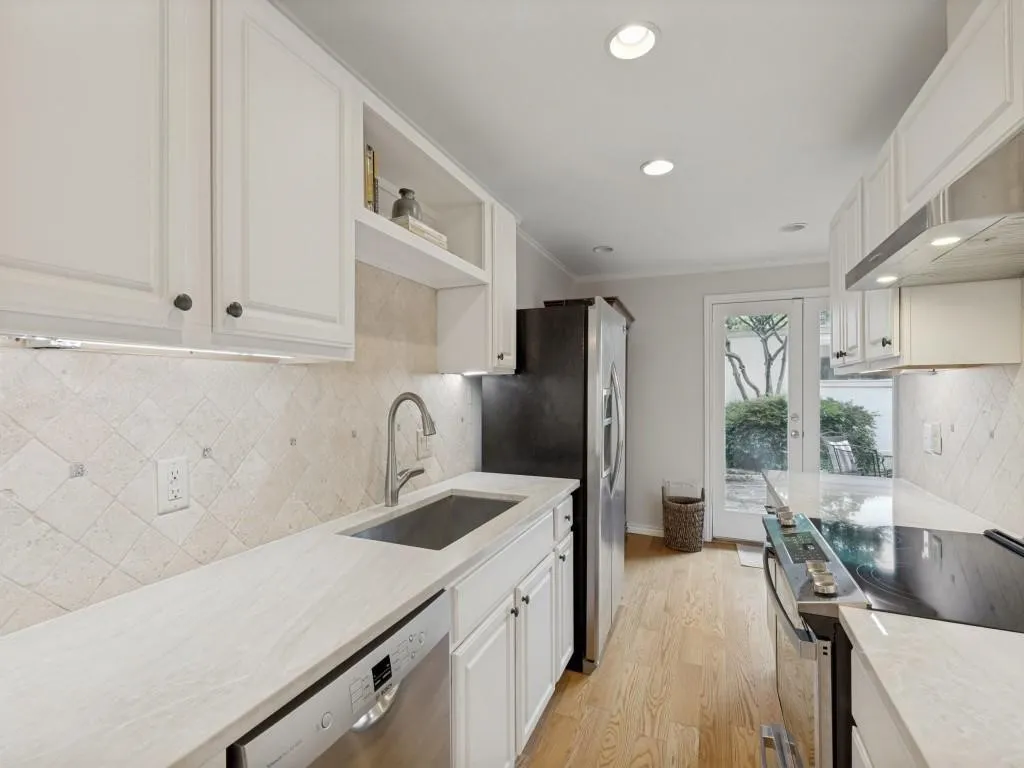 Condominium For Rent in Dallas County , 7617 Riverbrook Drive, Dallas, Texas 75230, 3 Bedroom, 3 Bathroom, Garage spaces, 1,630 Sqft, built in 1969, mls#21385474, Real Estate Agent in Dallas, Homes For Rent in Dallas county, Homes For Rent in Dallas, Realtor in Dallas Texas, Real Estate Brokerage Independent Realty Texas, Luminita Cordes Realtor