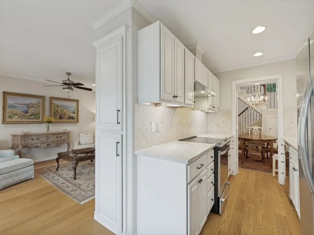 Condominium For Rent in Dallas County , 7617 Riverbrook Drive, Dallas, Texas 75230, 3 Bedroom, 3 Bathroom, Garage spaces, 1,630 Sqft, built in 1969, mls#21385474, Real Estate Agent in Dallas, Homes For Rent in Dallas county, Homes For Rent in Dallas, Realtor in Dallas Texas, Real Estate Brokerage Independent Realty Texas, Luminita Cordes Realtor