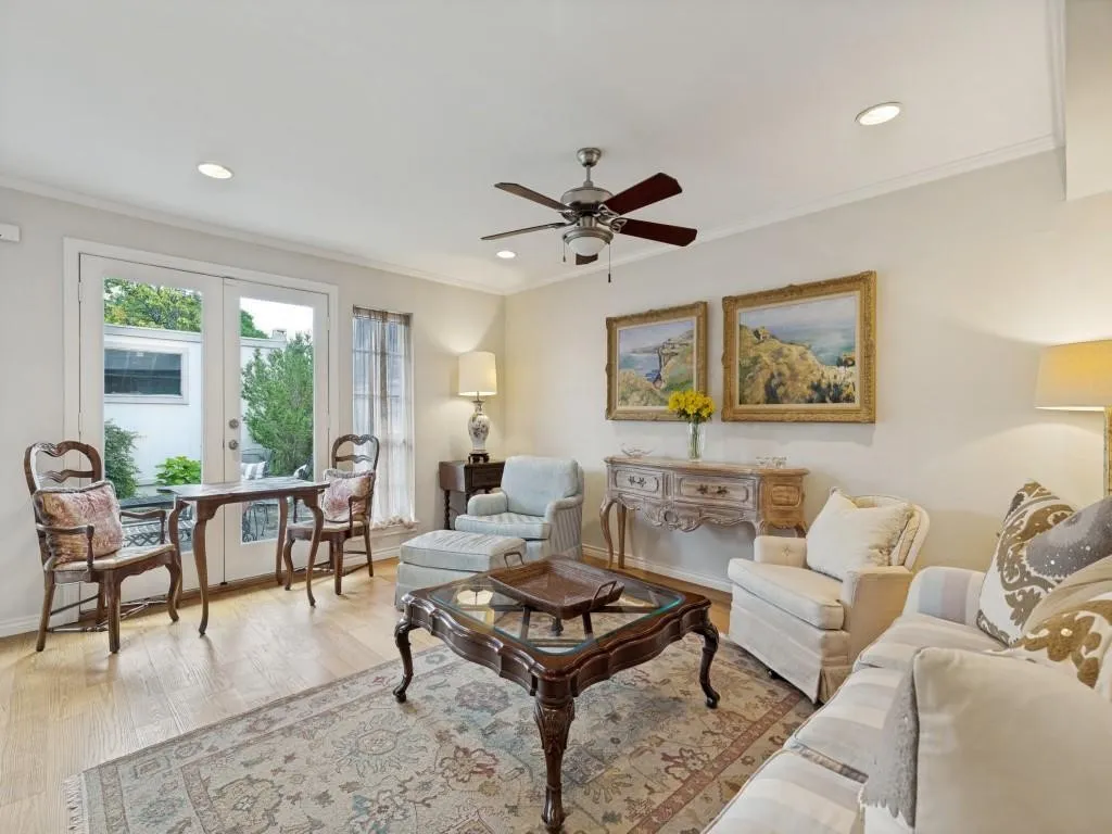 Condominium For Rent in Dallas County , 7617 Riverbrook Drive, Dallas, Texas 75230, 3 Bedroom, 3 Bathroom, Garage spaces, 1,630 Sqft, built in 1969, mls#21385474, Real Estate Agent in Dallas, Homes For Rent in Dallas county, Homes For Rent in Dallas, Realtor in Dallas Texas, Real Estate Brokerage Independent Realty Texas, Luminita Cordes Realtor