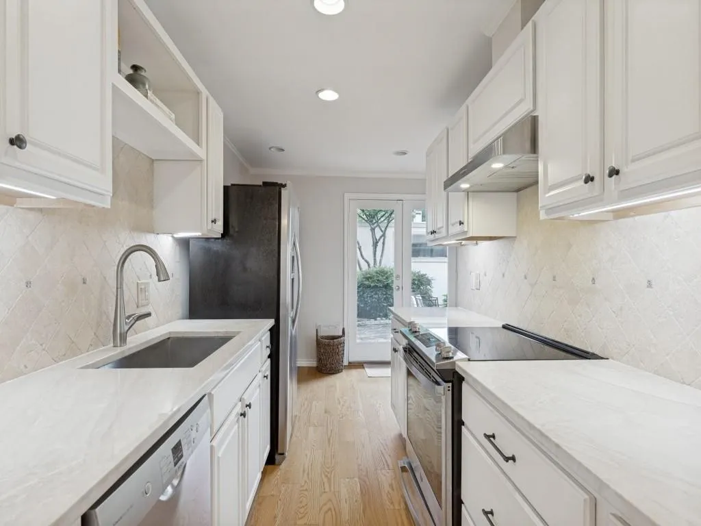 Condominium For Rent in Dallas County , 7617 Riverbrook Drive, Dallas, Texas 75230, 3 Bedroom, 3 Bathroom, Garage spaces, 1,630 Sqft, built in 1969, mls#21385474, Real Estate Agent in Dallas, Homes For Rent in Dallas county, Homes For Rent in Dallas, Realtor in Dallas Texas, Real Estate Brokerage Independent Realty Texas, Luminita Cordes Realtor