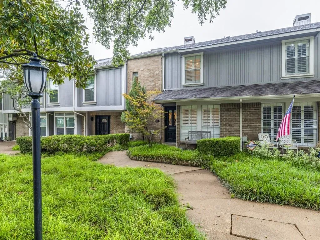 Condominium For Rent in Dallas County , 7617 Riverbrook Drive, Dallas, Texas 75230, 3 Bedroom, 3 Bathroom, Garage spaces, 1,630 Sqft, built in 1969, mls#21385474, Real Estate Agent in Dallas, Homes For Rent in Dallas county, Homes For Rent in Dallas, Realtor in Dallas Texas, Real Estate Brokerage Independent Realty Texas, Luminita Cordes Realtor