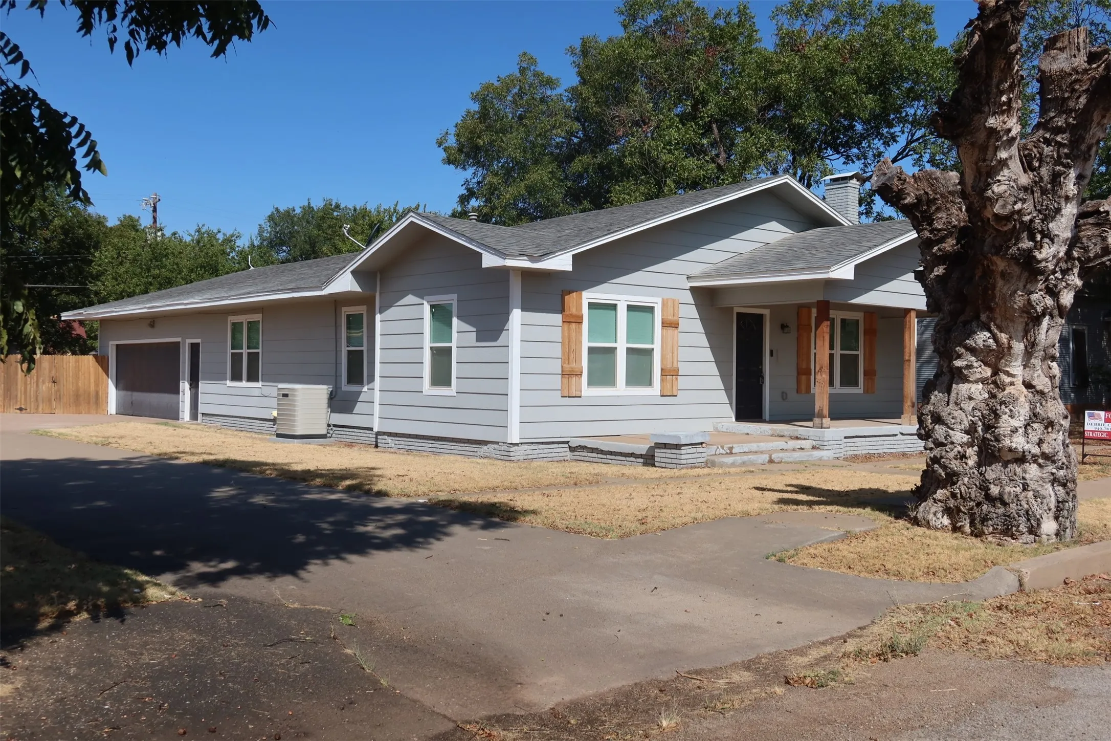 Single Family Residence For Sale in Baylor County , 707 N FOLEY Street, Seymour, Texas 76308, 4 Bedroom, 2 Bathroom, 2 Garage spaces, 1,753 Sqft, built in 1937, mls#21386213, Real Estate Agent in Seymour, Homes For Sale in Baylor county, Homes For Sale in Seymour, Realtor in Seymour Texas, Real Estate Brokerage Independent Realty Texas, Luminita Cordes Realtor
