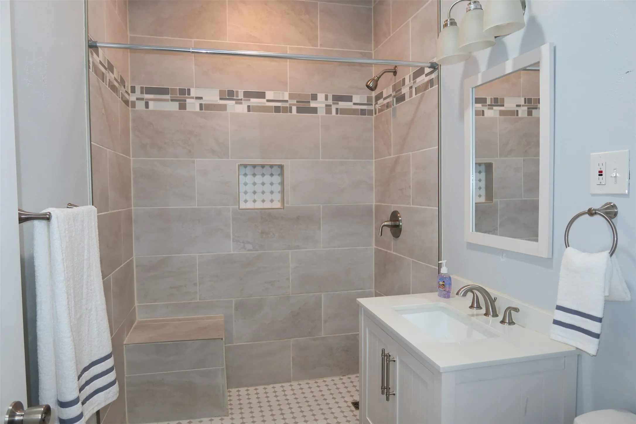 Single Family Residence For Sale in Baylor County , 707 N FOLEY Street, Seymour, Texas 76308, 4 Bedroom, 2 Bathroom, 2 Garage spaces, 1,753 Sqft, built in 1937, mls#21386213, Real Estate Agent in Seymour, Homes For Sale in Baylor county, Homes For Sale in Seymour, Realtor in Seymour Texas, Real Estate Brokerage Independent Realty Texas, Luminita Cordes Realtor