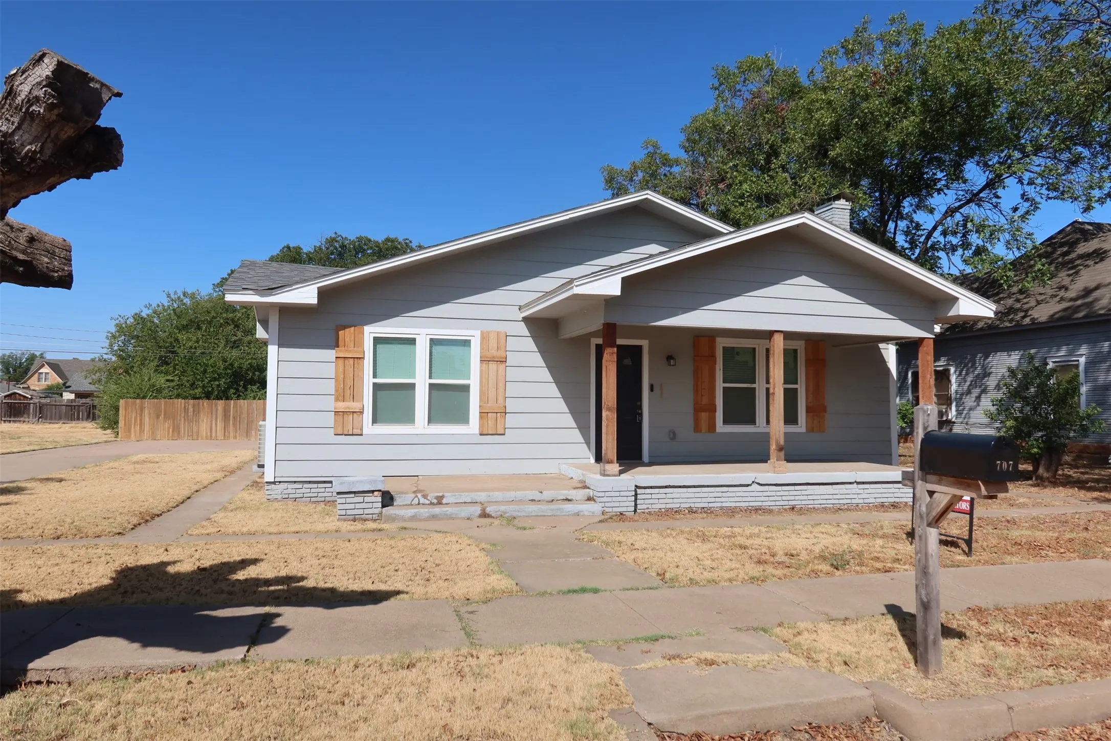 Single Family Residence For Sale in Baylor County , 707 N FOLEY Street, Seymour, Texas 76308, 4 Bedroom, 2 Bathroom, 2 Garage spaces, 1,753 Sqft, built in 1937, mls#21386213, Real Estate Agent in Seymour, Homes For Sale in Baylor county, Homes For Sale in Seymour, Realtor in Seymour Texas, Real Estate Brokerage Independent Realty Texas, Luminita Cordes Realtor