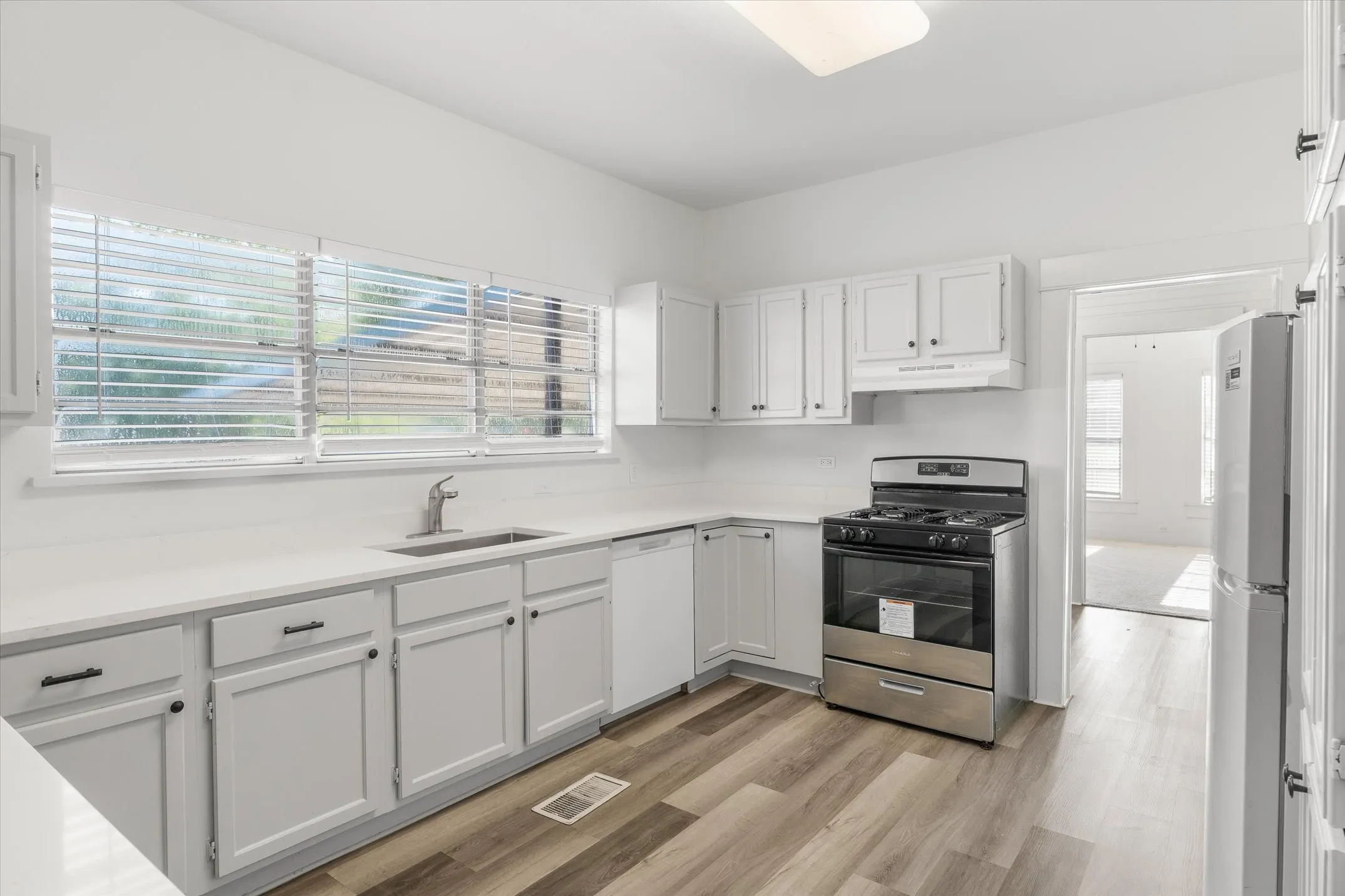 Single Family Residence For Sale in Van Zandt County , 307 S Crockett Street, Edgewood, Texas 75117, 4 Bedroom, 2 Bathroom, Garage spaces, 1,708 Sqft, built in 1953, mls#21385984, Real Estate Agent in Edgewood, Homes For Sale in Van Zandt county, Homes For Sale in Edgewood, Realtor in Edgewood Texas, Real Estate Brokerage Independent Realty Texas, Luminita Cordes Realtor