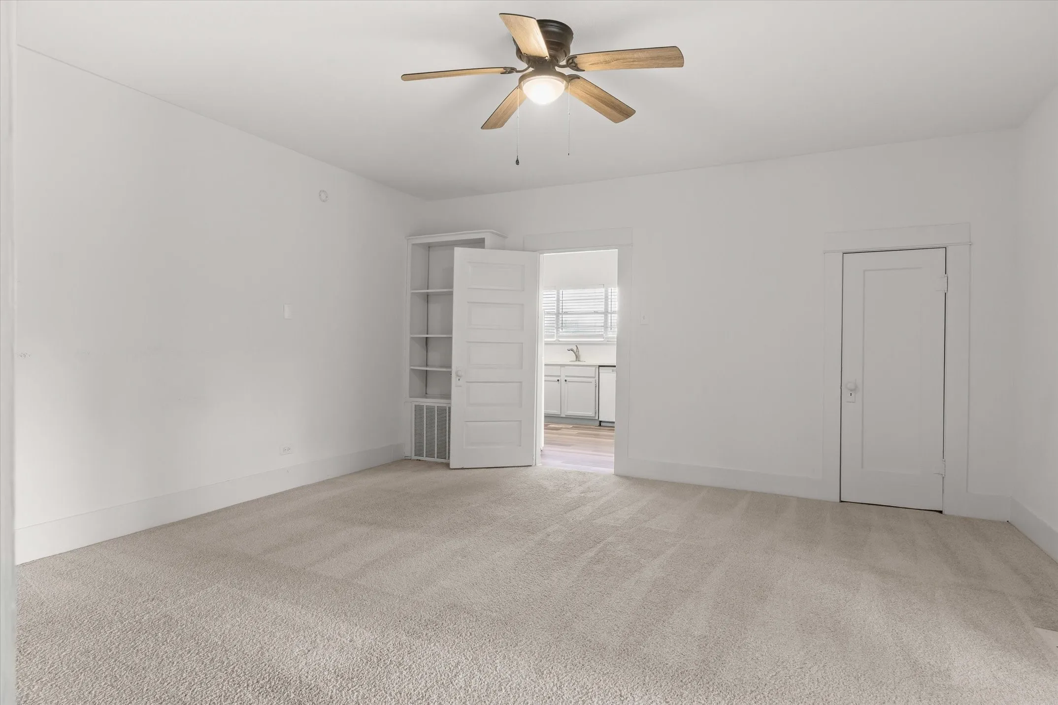 Single Family Residence For Sale in Van Zandt County , 307 S Crockett Street, Edgewood, Texas 75117, 4 Bedroom, 2 Bathroom, Garage spaces, 1,708 Sqft, built in 1953, mls#21385984, Real Estate Agent in Edgewood, Homes For Sale in Van Zandt county, Homes For Sale in Edgewood, Realtor in Edgewood Texas, Real Estate Brokerage Independent Realty Texas, Luminita Cordes Realtor