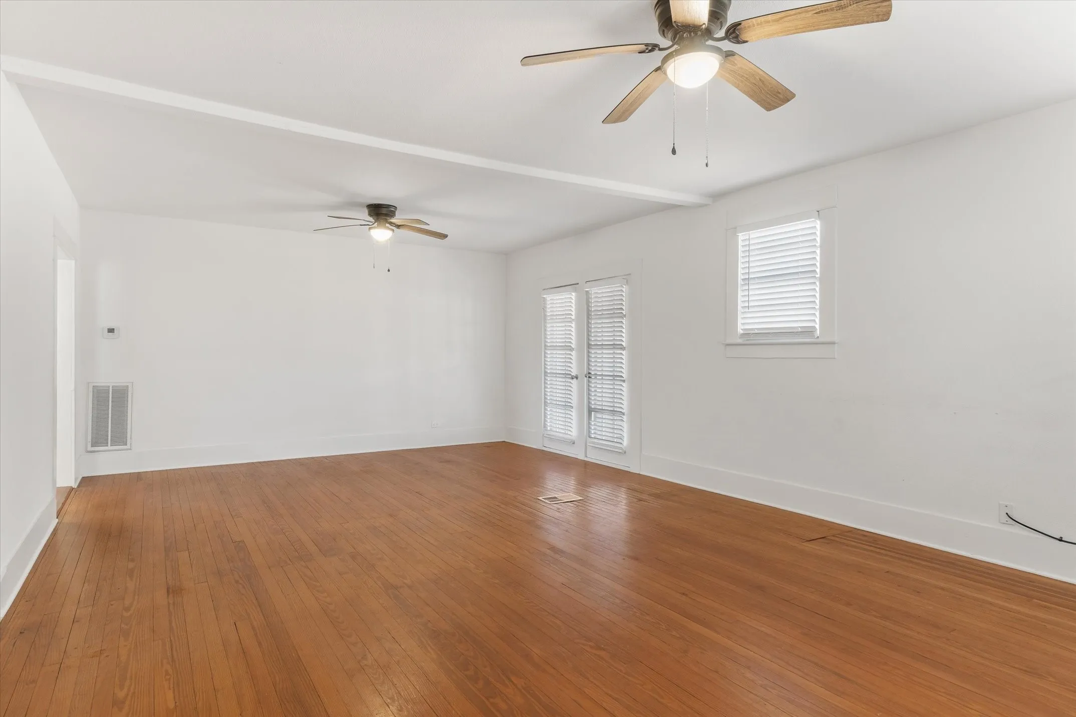 Single Family Residence For Sale in Van Zandt County , 307 S Crockett Street, Edgewood, Texas 75117, 4 Bedroom, 2 Bathroom, Garage spaces, 1,708 Sqft, built in 1953, mls#21385984, Real Estate Agent in Edgewood, Homes For Sale in Van Zandt county, Homes For Sale in Edgewood, Realtor in Edgewood Texas, Real Estate Brokerage Independent Realty Texas, Luminita Cordes Realtor