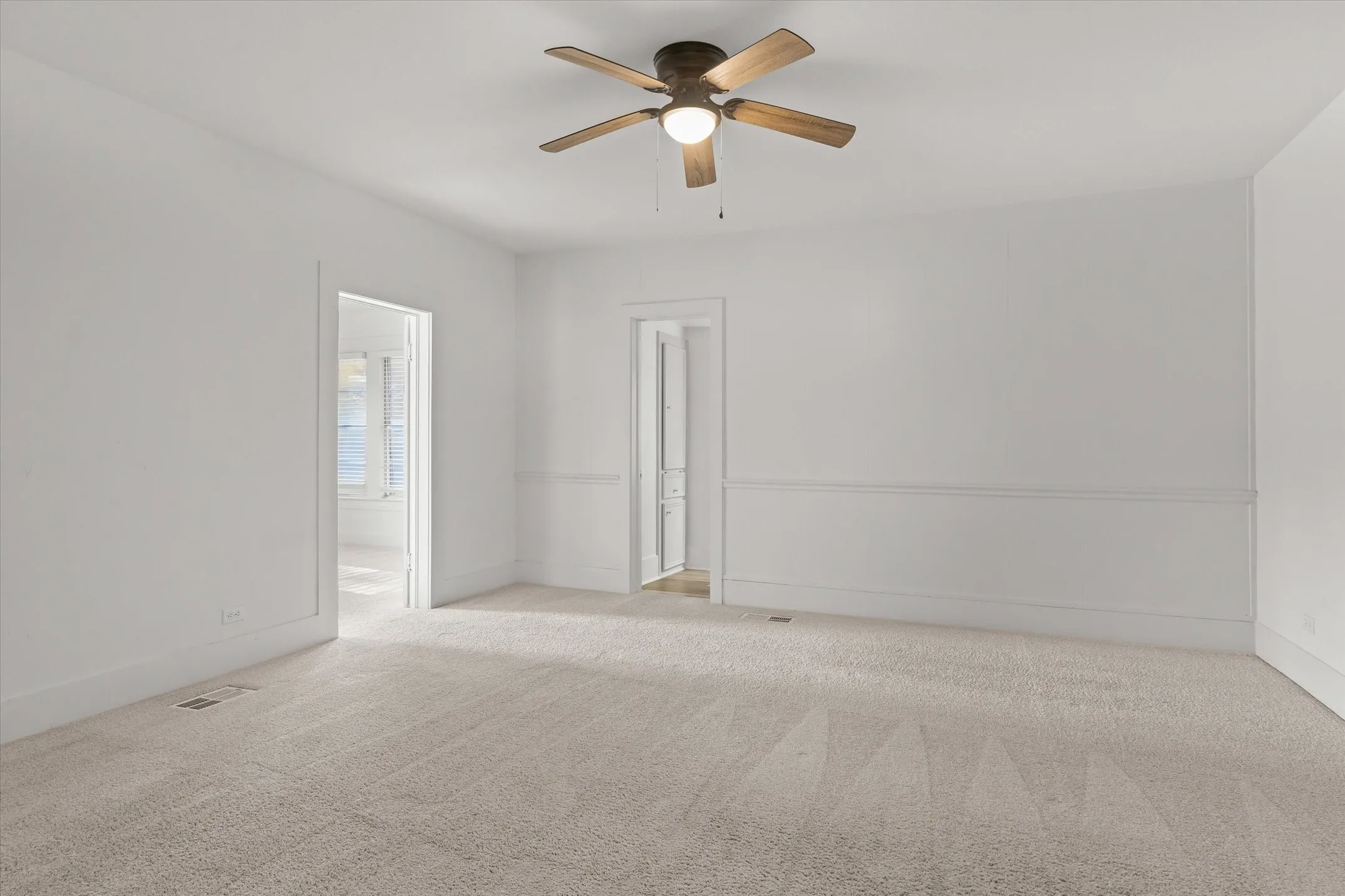 Single Family Residence For Sale in Van Zandt County , 307 S Crockett Street, Edgewood, Texas 75117, 4 Bedroom, 2 Bathroom, Garage spaces, 1,708 Sqft, built in 1953, mls#21385984, Real Estate Agent in Edgewood, Homes For Sale in Van Zandt county, Homes For Sale in Edgewood, Realtor in Edgewood Texas, Real Estate Brokerage Independent Realty Texas, Luminita Cordes Realtor
