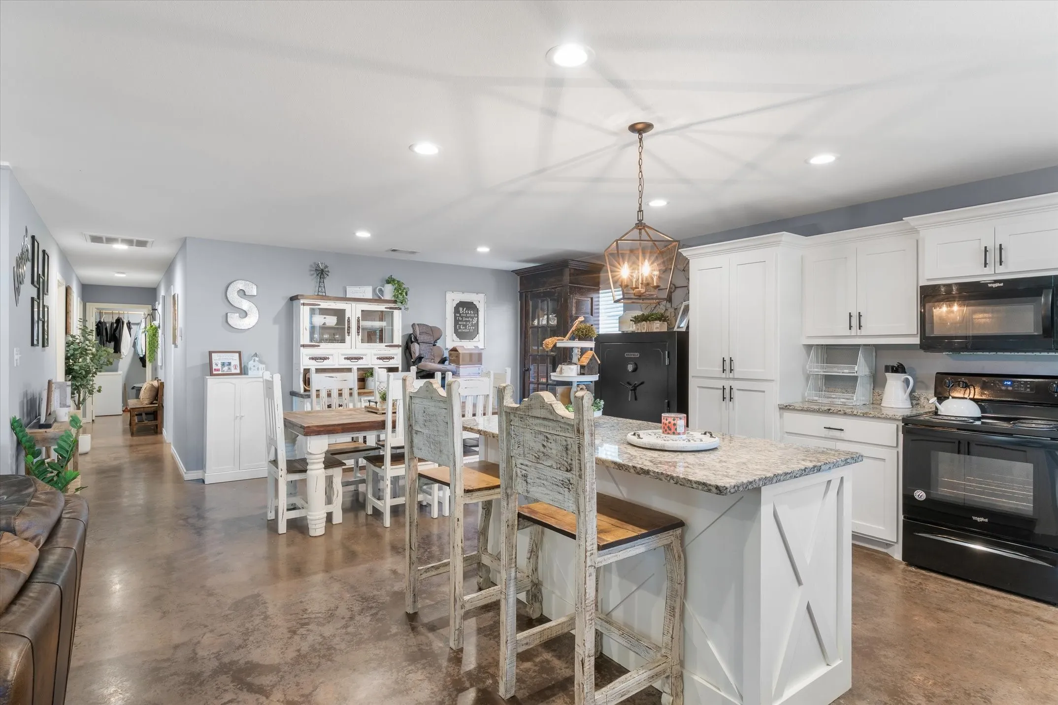 Single Family Residence For Sale in Van Zandt County , 309 S Crockett Street, Edgewood, Texas 75117, 3 Bedroom, 2 Bathroom, Garage spaces, 1,500 Sqft, built in 2020, mls#21386056, Real Estate Agent in Edgewood, Homes For Sale in Van Zandt county, Homes For Sale in Edgewood, Realtor in Edgewood Texas, Real Estate Brokerage Independent Realty Texas, Luminita Cordes Realtor