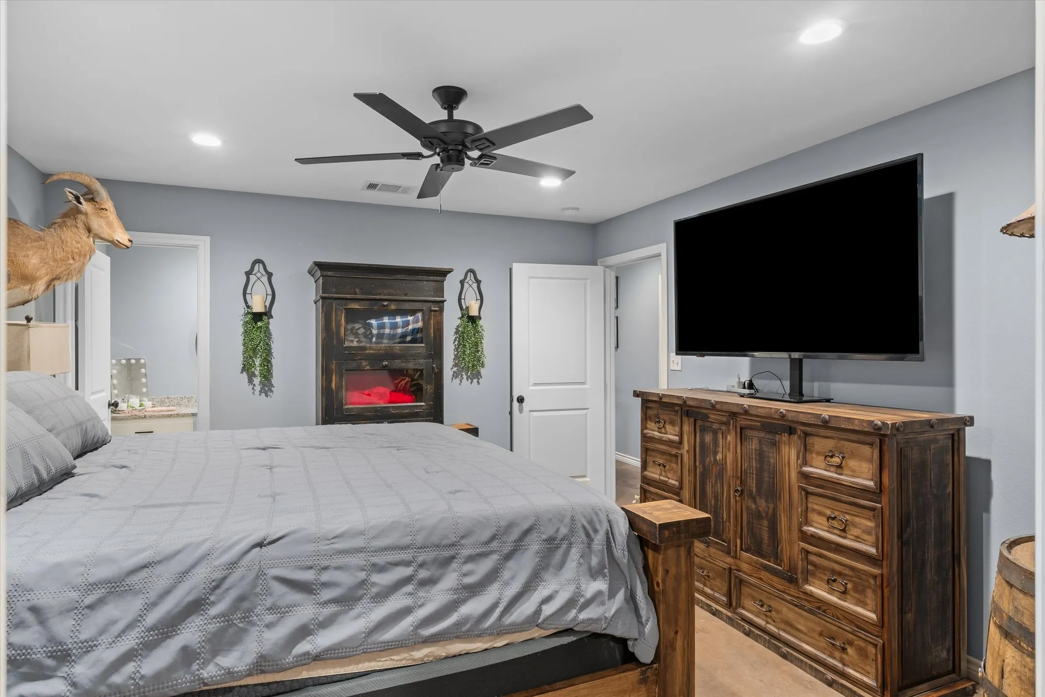 Single Family Residence For Sale in Van Zandt County , 309 S Crockett Street, Edgewood, Texas 75117, 3 Bedroom, 2 Bathroom, Garage spaces, 1,500 Sqft, built in 2020, mls#21386056, Real Estate Agent in Edgewood, Homes For Sale in Van Zandt county, Homes For Sale in Edgewood, Realtor in Edgewood Texas, Real Estate Brokerage Independent Realty Texas, Luminita Cordes Realtor