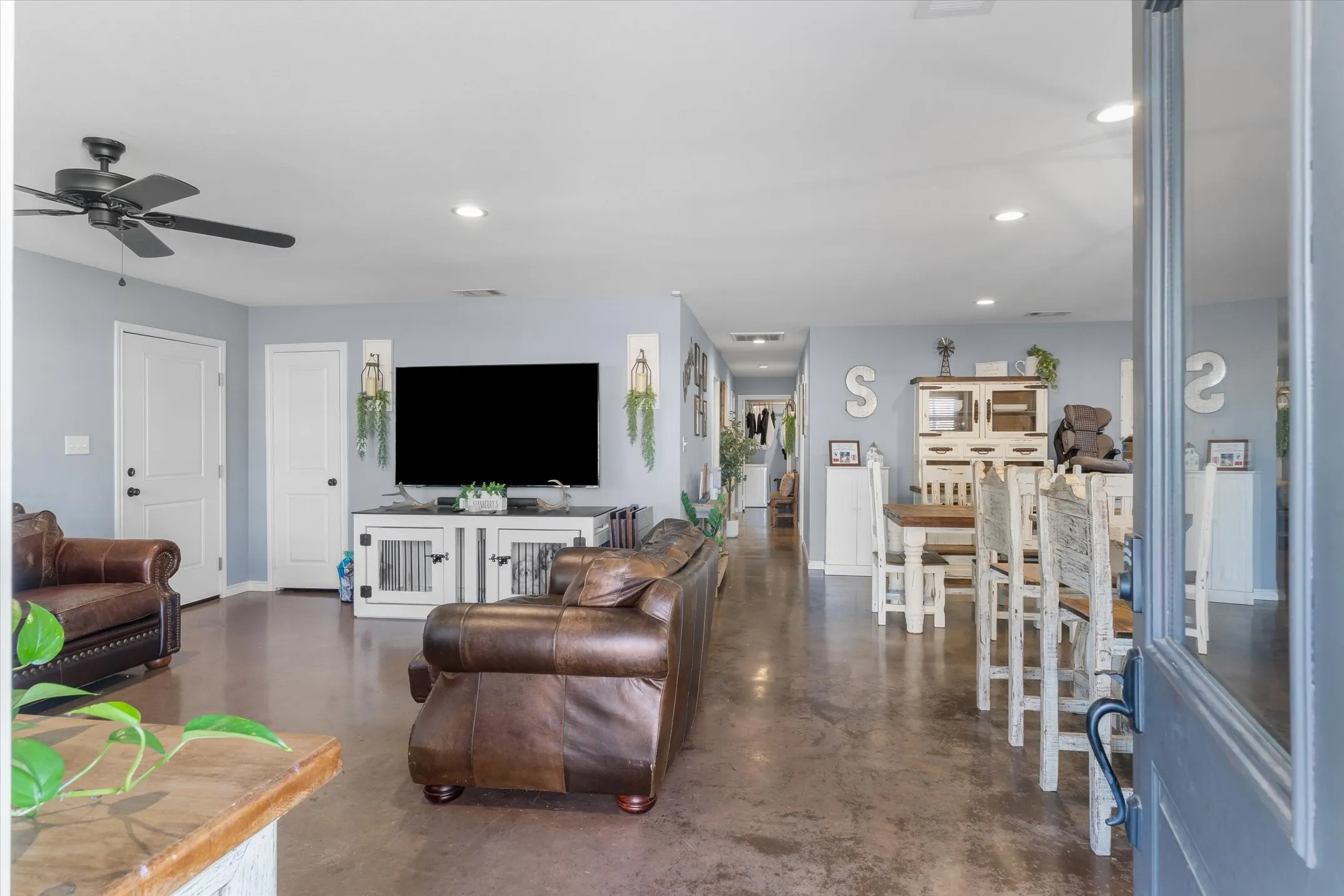 Single Family Residence For Sale in Van Zandt County , 309 S Crockett Street, Edgewood, Texas 75117, 3 Bedroom, 2 Bathroom, Garage spaces, 1,500 Sqft, built in 2020, mls#21386056, Real Estate Agent in Edgewood, Homes For Sale in Van Zandt county, Homes For Sale in Edgewood, Realtor in Edgewood Texas, Real Estate Brokerage Independent Realty Texas, Luminita Cordes Realtor