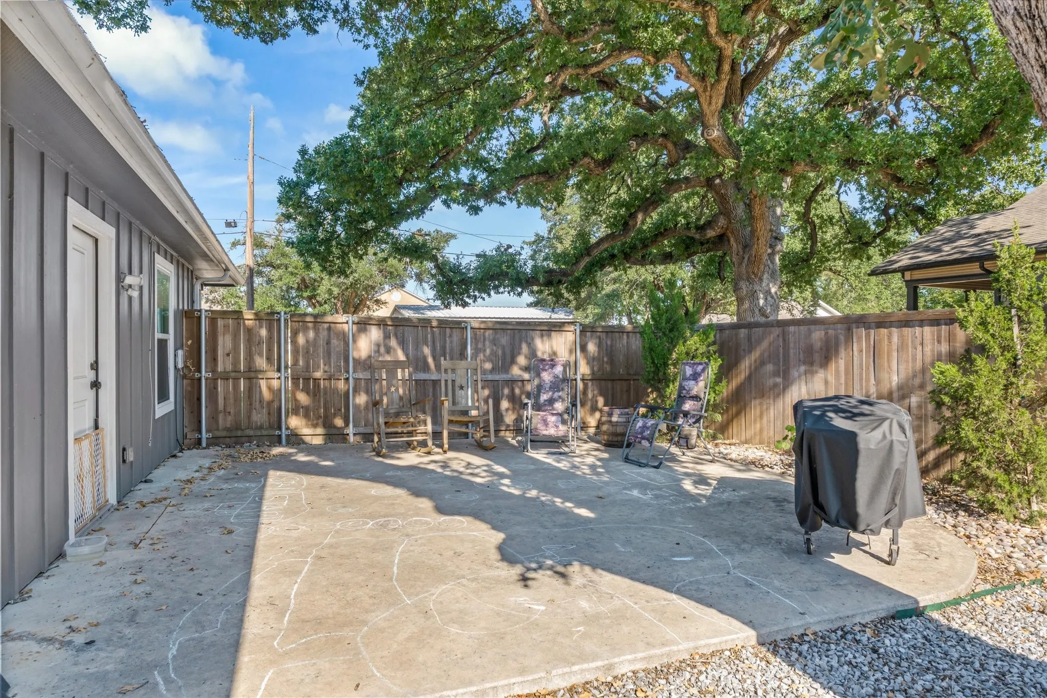Single Family Residence For Sale in Van Zandt County , 309 S Crockett Street, Edgewood, Texas 75117, 3 Bedroom, 2 Bathroom, Garage spaces, 1,500 Sqft, built in 2020, mls#21386056, Real Estate Agent in Edgewood, Homes For Sale in Van Zandt county, Homes For Sale in Edgewood, Realtor in Edgewood Texas, Real Estate Brokerage Independent Realty Texas, Luminita Cordes Realtor