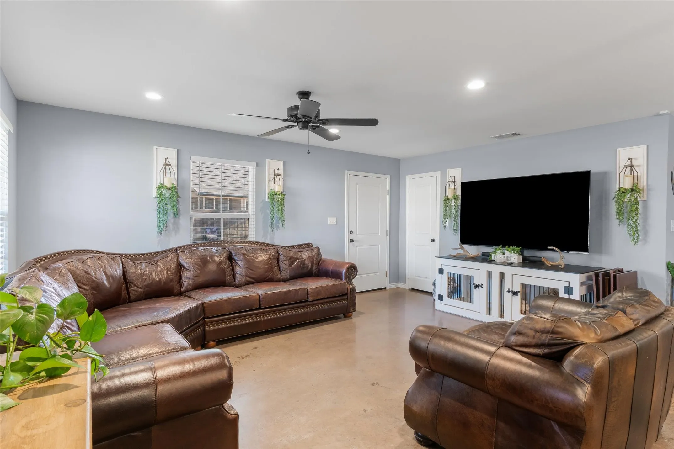Single Family Residence For Sale in Van Zandt County , 309 S Crockett Street, Edgewood, Texas 75117, 3 Bedroom, 2 Bathroom, Garage spaces, 1,500 Sqft, built in 2020, mls#21386056, Real Estate Agent in Edgewood, Homes For Sale in Van Zandt county, Homes For Sale in Edgewood, Realtor in Edgewood Texas, Real Estate Brokerage Independent Realty Texas, Luminita Cordes Realtor