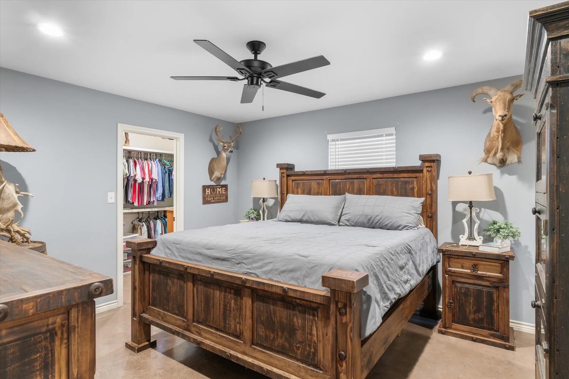 Single Family Residence For Sale in Van Zandt County , 309 S Crockett Street, Edgewood, Texas 75117, 3 Bedroom, 2 Bathroom, Garage spaces, 1,500 Sqft, built in 2020, mls#21386056, Real Estate Agent in Edgewood, Homes For Sale in Van Zandt county, Homes For Sale in Edgewood, Realtor in Edgewood Texas, Real Estate Brokerage Independent Realty Texas, Luminita Cordes Realtor