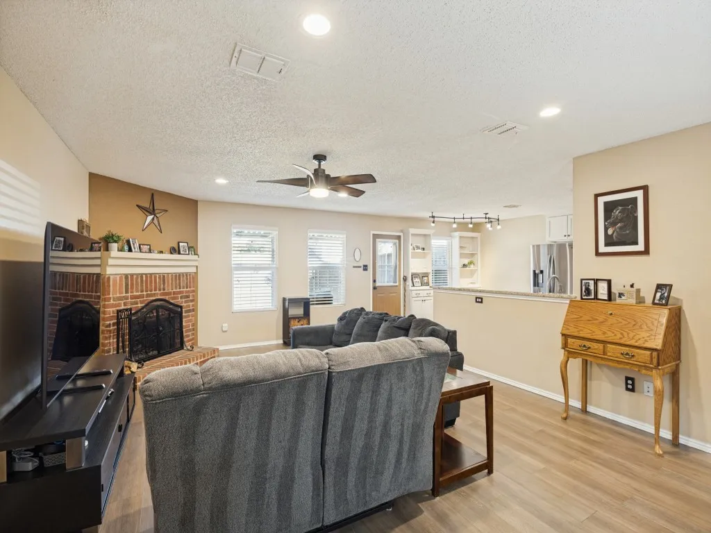 Single Family Residence For Sale in Collin County , 1512 Starpoint Lane, Wylie, Texas 75098, 3 Bedroom, 2 Bathroom, 2 Garage spaces, 1,588 Sqft, built in 1999, mls#21385944, Real Estate Agent in Wylie, Homes For Sale in Collin county, Homes For Sale in Wylie, Realtor in Wylie Texas, Real Estate Brokerage Independent Realty Texas, Luminita Cordes Realtor