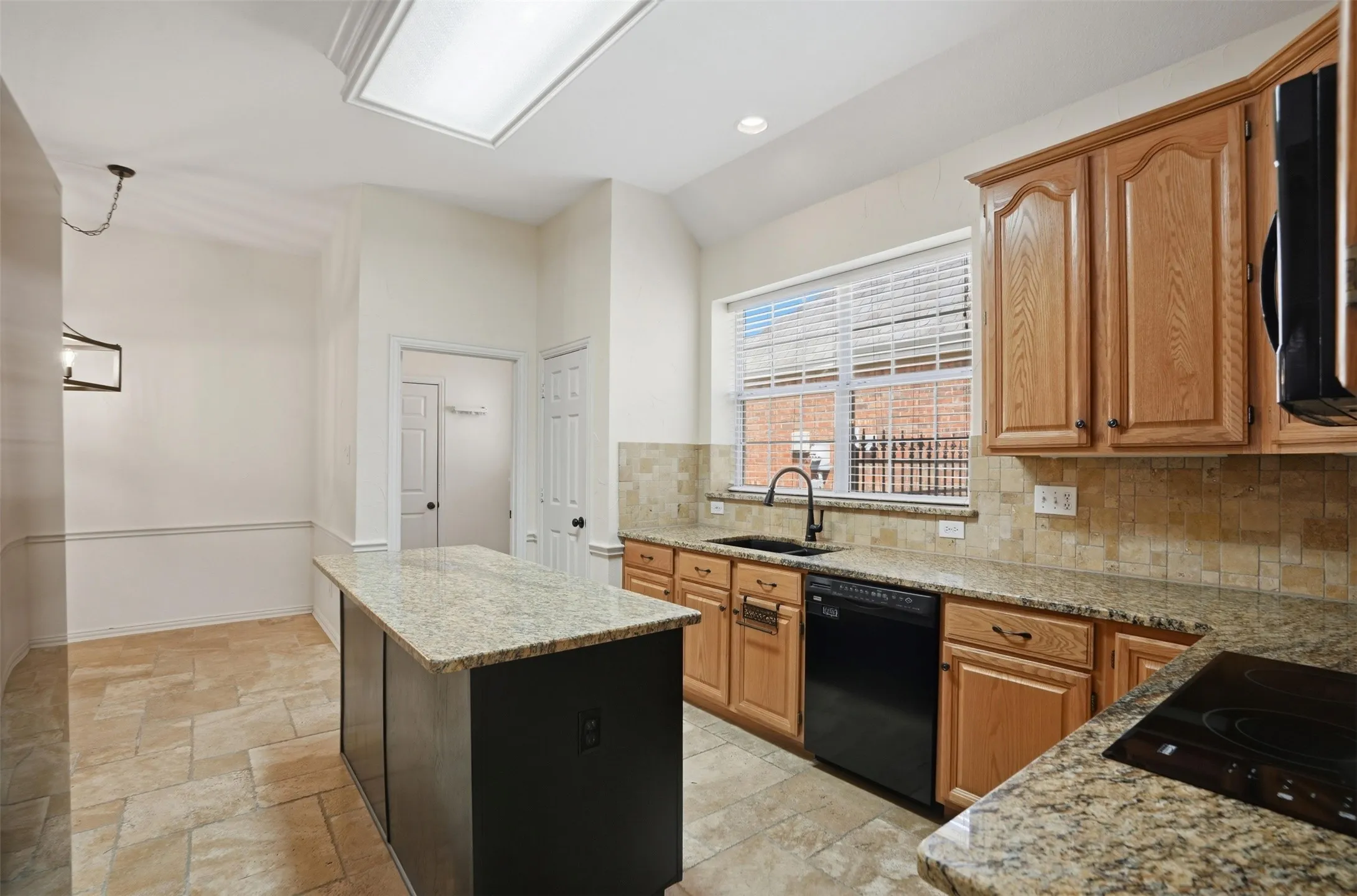 Single Family Residence For Sale in Dallas County , 6613 Barclay Lane, Garland, Texas 75044, 4 Bedroom, 2 Bathroom, 2 Garage spaces, 2,461 Sqft, built in 1993, mls#21386303, Real Estate Agent in Garland, Homes For Sale in Dallas county, Homes For Sale in Garland, Realtor in Garland Texas, Real Estate Brokerage Independent Realty Texas, Luminita Cordes Realtor