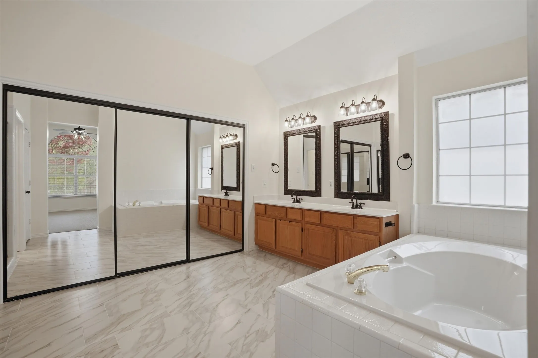 Single Family Residence For Sale in Dallas County , 6613 Barclay Lane, Garland, Texas 75044, 4 Bedroom, 2 Bathroom, 2 Garage spaces, 2,461 Sqft, built in 1993, mls#21386303, Real Estate Agent in Garland, Homes For Sale in Dallas county, Homes For Sale in Garland, Realtor in Garland Texas, Real Estate Brokerage Independent Realty Texas, Luminita Cordes Realtor