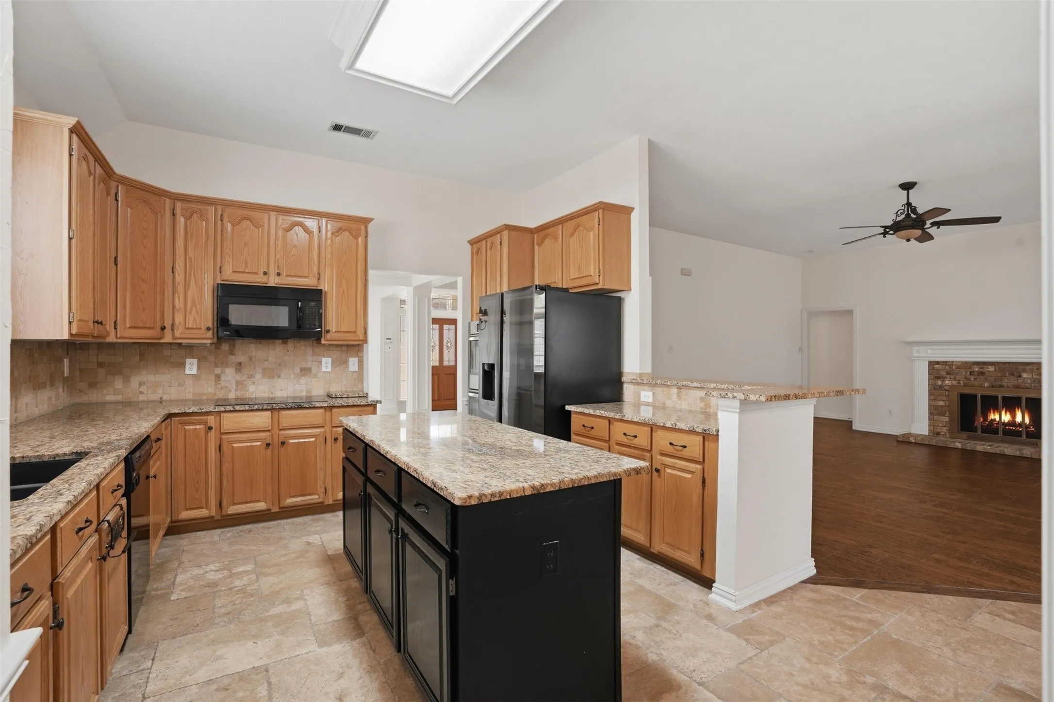 Single Family Residence For Sale in Dallas County , 6613 Barclay Lane, Garland, Texas 75044, 4 Bedroom, 2 Bathroom, 2 Garage spaces, 2,461 Sqft, built in 1993, mls#21386303, Real Estate Agent in Garland, Homes For Sale in Dallas county, Homes For Sale in Garland, Realtor in Garland Texas, Real Estate Brokerage Independent Realty Texas, Luminita Cordes Realtor
