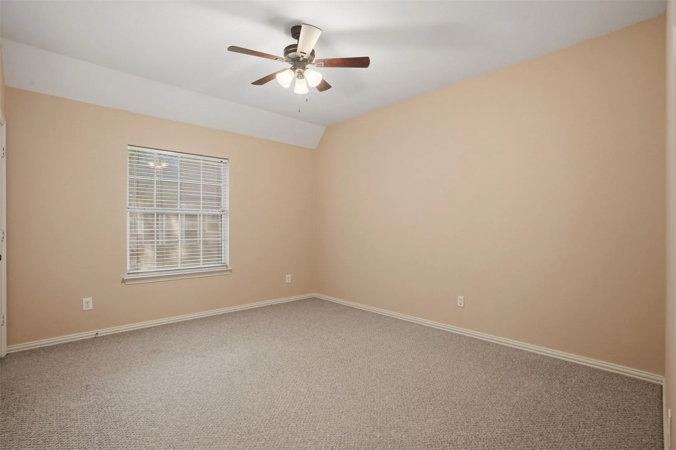 Single Family Residence For Sale in Dallas County , 6613 Barclay Lane, Garland, Texas 75044, 4 Bedroom, 2 Bathroom, 2 Garage spaces, 2,461 Sqft, built in 1993, mls#21386303, Real Estate Agent in Garland, Homes For Sale in Dallas county, Homes For Sale in Garland, Realtor in Garland Texas, Real Estate Brokerage Independent Realty Texas, Luminita Cordes Realtor