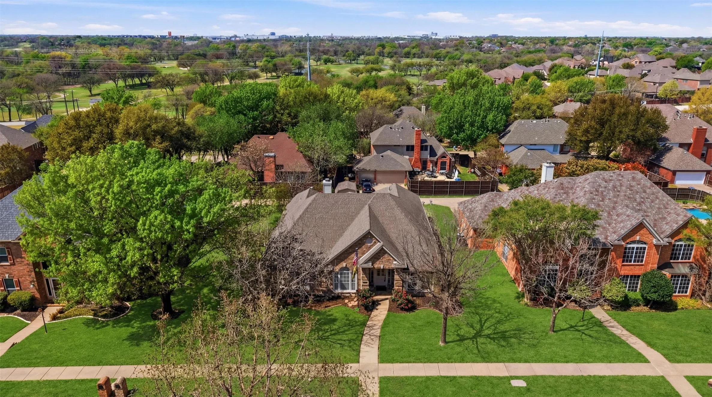 Single Family Residence For Sale in Dallas County , 6613 Barclay Lane, Garland, Texas 75044, 4 Bedroom, 2 Bathroom, 2 Garage spaces, 2,461 Sqft, built in 1993, mls#21386303, Real Estate Agent in Garland, Homes For Sale in Dallas county, Homes For Sale in Garland, Realtor in Garland Texas, Real Estate Brokerage Independent Realty Texas, Luminita Cordes Realtor