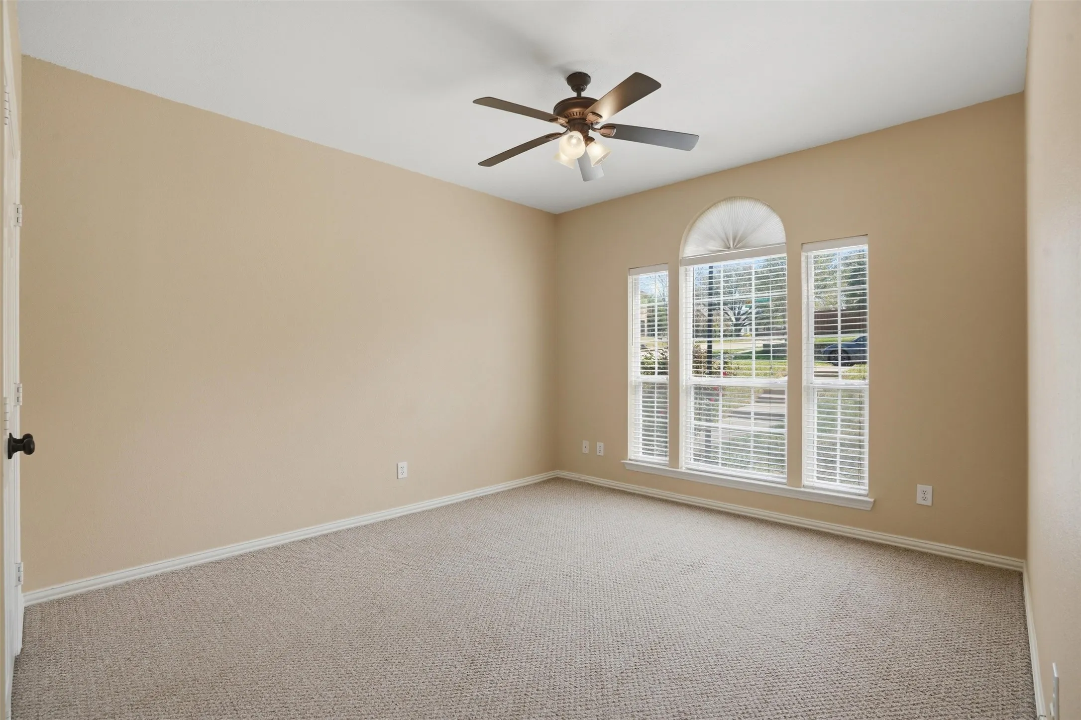 Single Family Residence For Sale in Dallas County , 6613 Barclay Lane, Garland, Texas 75044, 4 Bedroom, 2 Bathroom, 2 Garage spaces, 2,461 Sqft, built in 1993, mls#21386303, Real Estate Agent in Garland, Homes For Sale in Dallas county, Homes For Sale in Garland, Realtor in Garland Texas, Real Estate Brokerage Independent Realty Texas, Luminita Cordes Realtor
