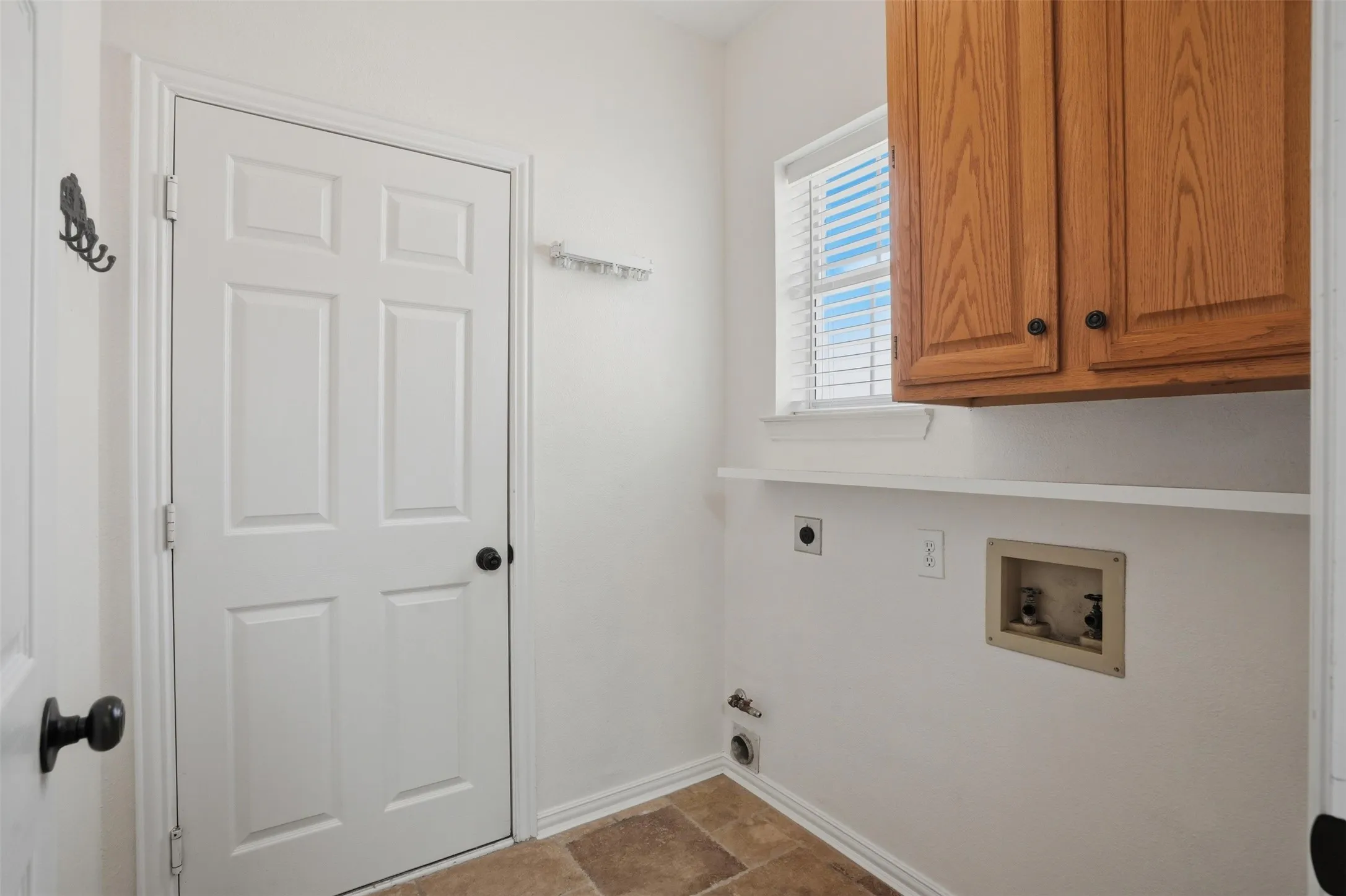 Single Family Residence For Sale in Dallas County , 6613 Barclay Lane, Garland, Texas 75044, 4 Bedroom, 2 Bathroom, 2 Garage spaces, 2,461 Sqft, built in 1993, mls#21386303, Real Estate Agent in Garland, Homes For Sale in Dallas county, Homes For Sale in Garland, Realtor in Garland Texas, Real Estate Brokerage Independent Realty Texas, Luminita Cordes Realtor