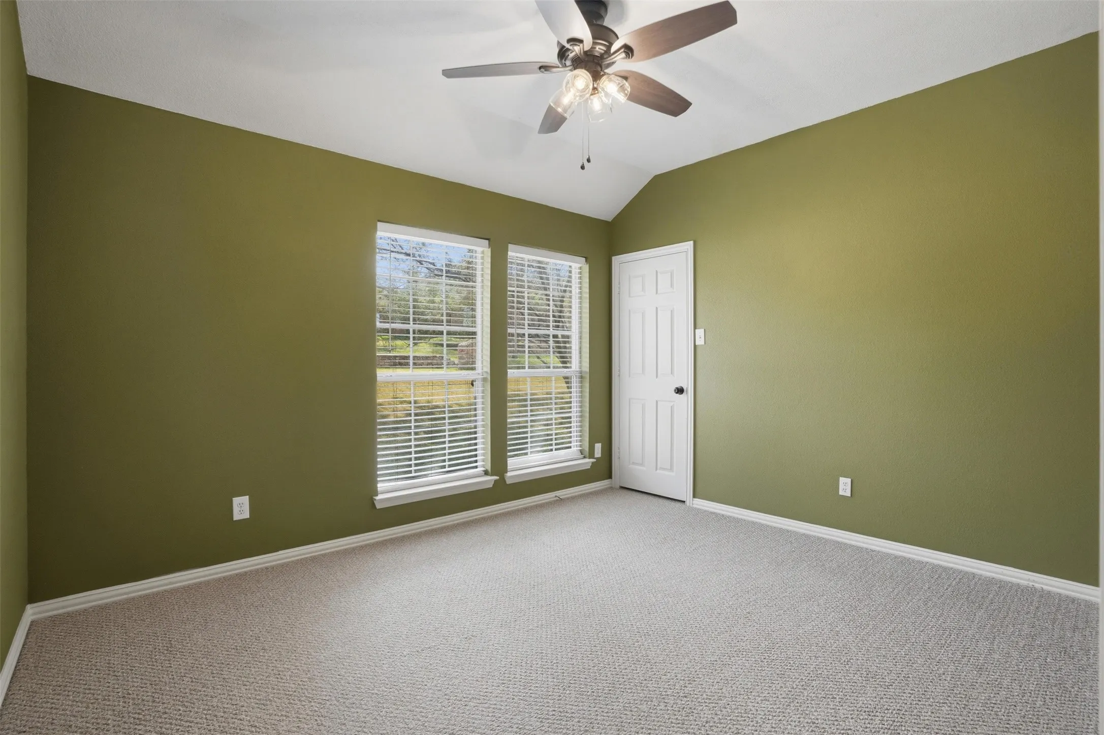 Single Family Residence For Sale in Dallas County , 6613 Barclay Lane, Garland, Texas 75044, 4 Bedroom, 2 Bathroom, 2 Garage spaces, 2,461 Sqft, built in 1993, mls#21386303, Real Estate Agent in Garland, Homes For Sale in Dallas county, Homes For Sale in Garland, Realtor in Garland Texas, Real Estate Brokerage Independent Realty Texas, Luminita Cordes Realtor