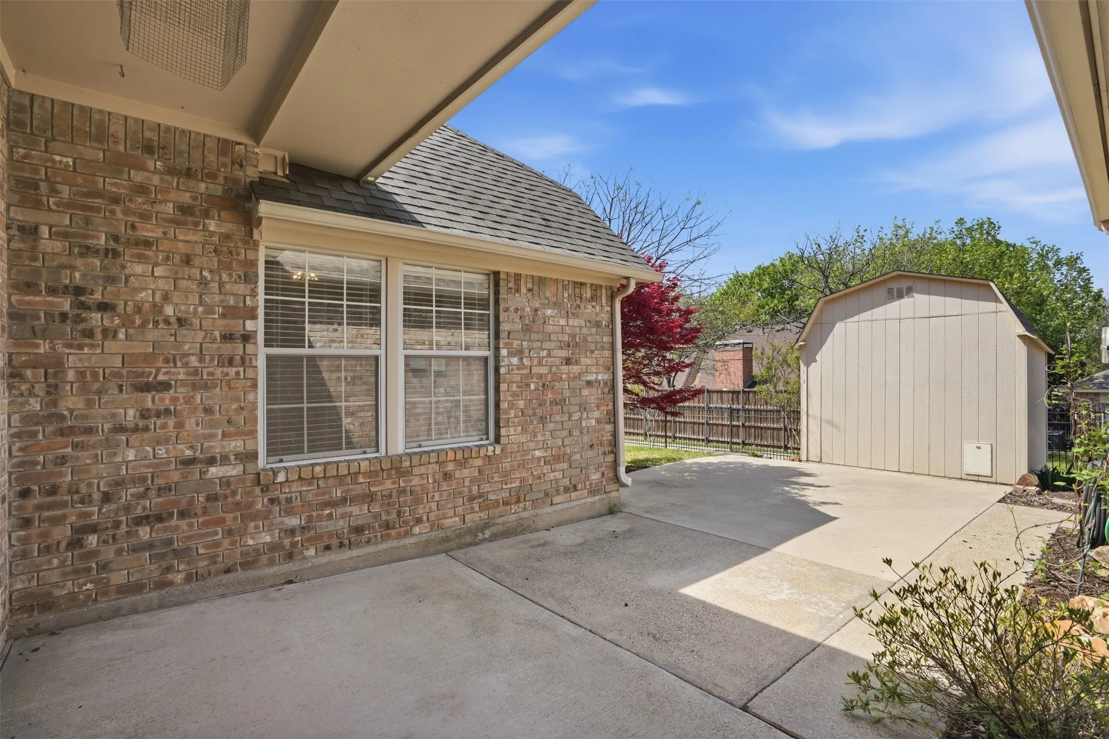 Single Family Residence For Sale in Dallas County , 6613 Barclay Lane, Garland, Texas 75044, 4 Bedroom, 2 Bathroom, 2 Garage spaces, 2,461 Sqft, built in 1993, mls#21386303, Real Estate Agent in Garland, Homes For Sale in Dallas county, Homes For Sale in Garland, Realtor in Garland Texas, Real Estate Brokerage Independent Realty Texas, Luminita Cordes Realtor