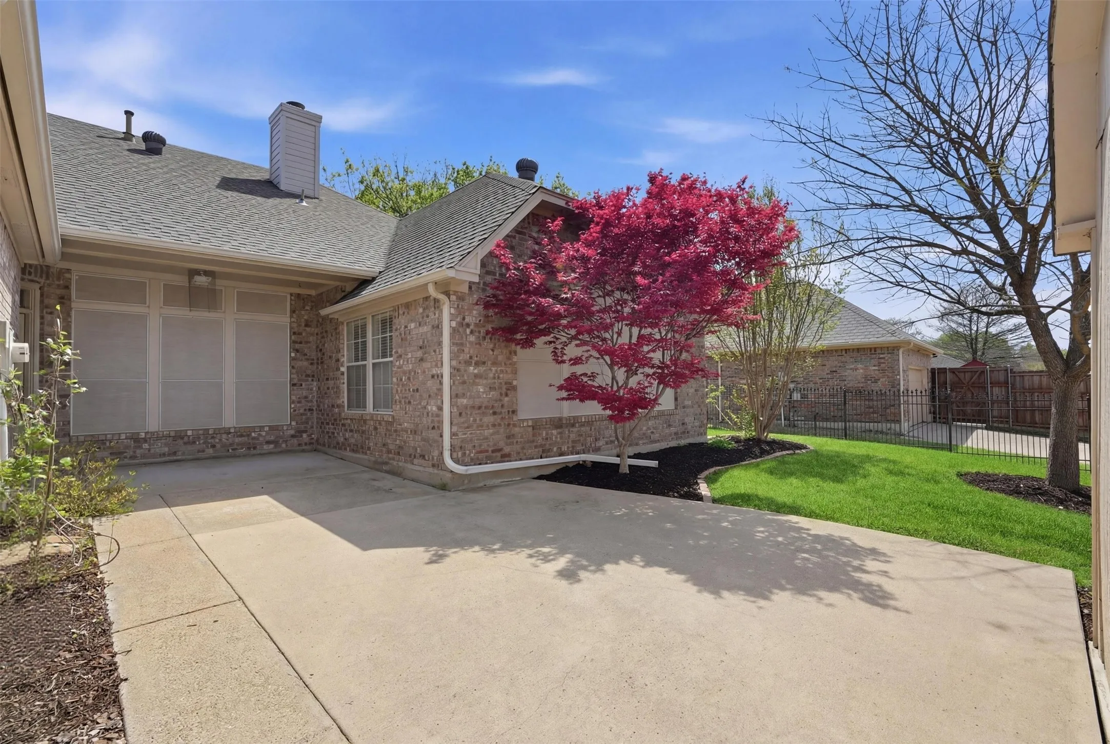 Single Family Residence For Sale in Dallas County , 6613 Barclay Lane, Garland, Texas 75044, 4 Bedroom, 2 Bathroom, 2 Garage spaces, 2,461 Sqft, built in 1993, mls#21386303, Real Estate Agent in Garland, Homes For Sale in Dallas county, Homes For Sale in Garland, Realtor in Garland Texas, Real Estate Brokerage Independent Realty Texas, Luminita Cordes Realtor