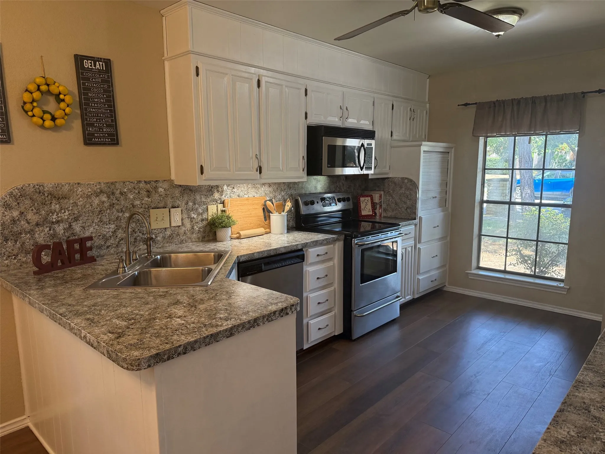 Single Family Residence For Sale in Denton County , 905 Summer Trail, Flower Mound, Texas 75028, 3 Bedroom, 2 Bathroom, 2 Garage spaces, 2,056 Sqft, built in 1983, mls#21386304, Real Estate Agent in Flower Mound, Homes For Sale in Denton county, Homes For Sale in Flower Mound, Realtor in Flower Mound Texas, Real Estate Brokerage Independent Realty Texas, Luminita Cordes Realtor